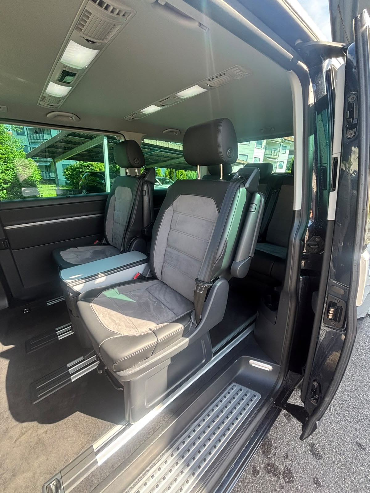 VW T6.1 Multivan 2.0 Bi-TDI Highline Liberty 4Mot. DSG-image-11