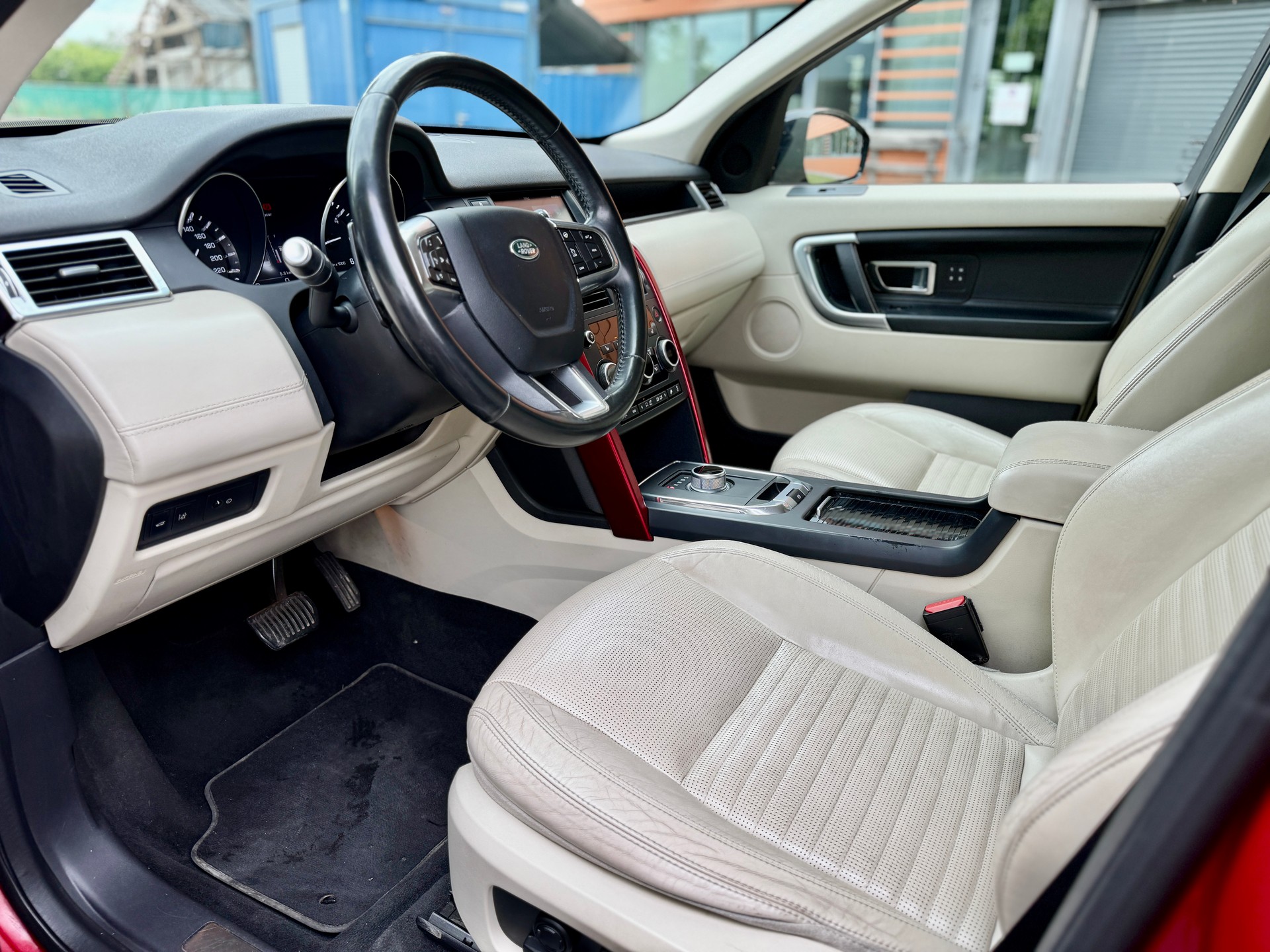 LAND ROVER Discovery Sport 2.0 TD4 HSE AT9-image-10