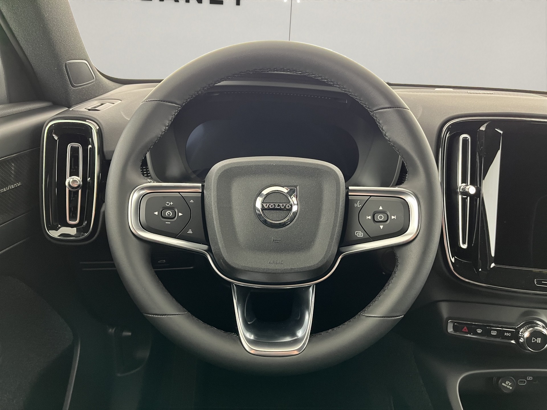 VOLVO EX40 Twin Performance Ultra AWD-image-13