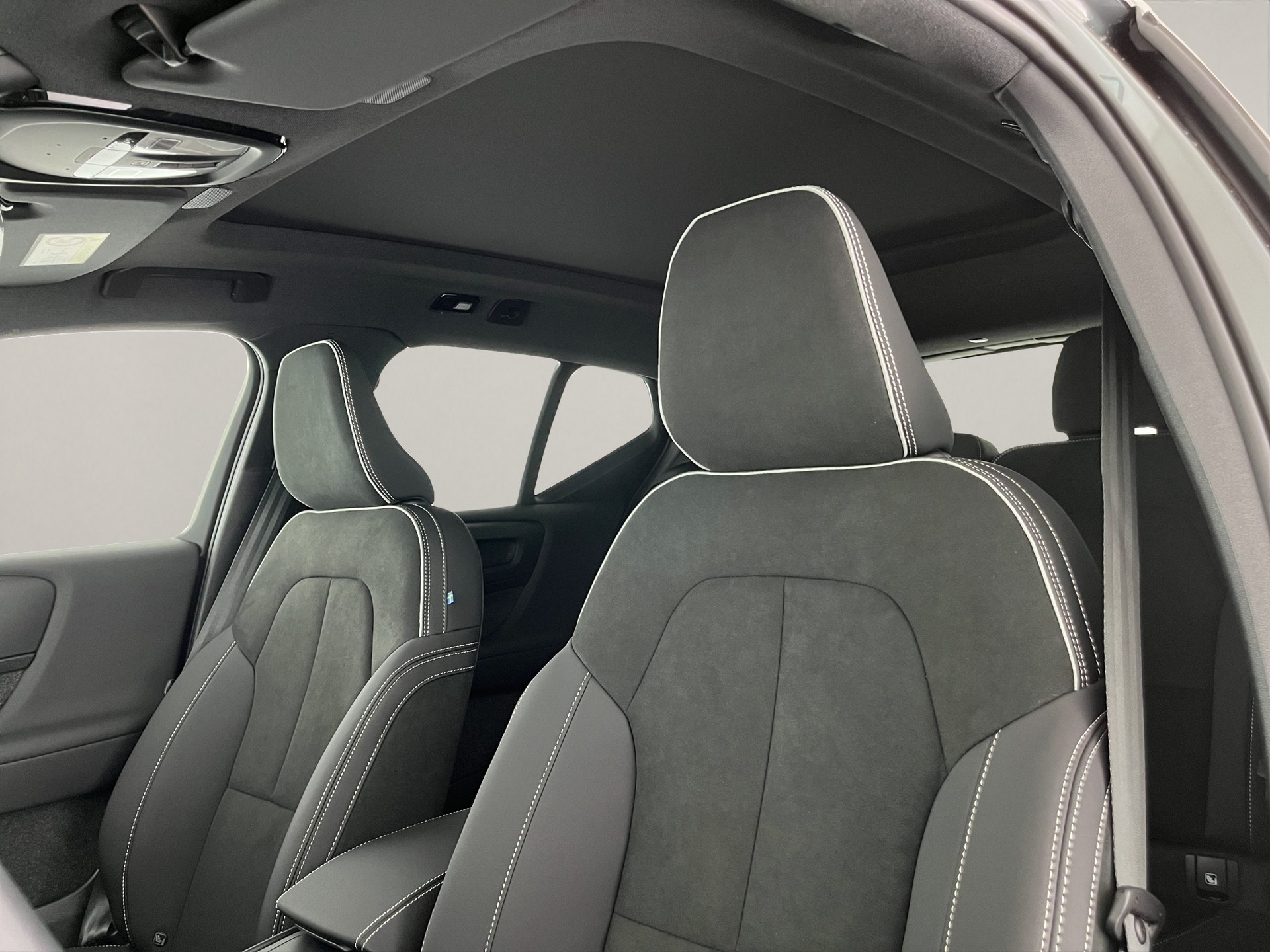 VOLVO EX40 Twin Performance Ultra AWD-image-11