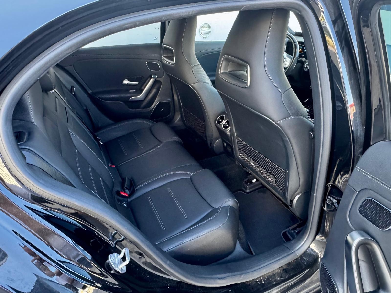 MERCEDES-BENZ A 35 AMG 4Matic Speedshift-image-9