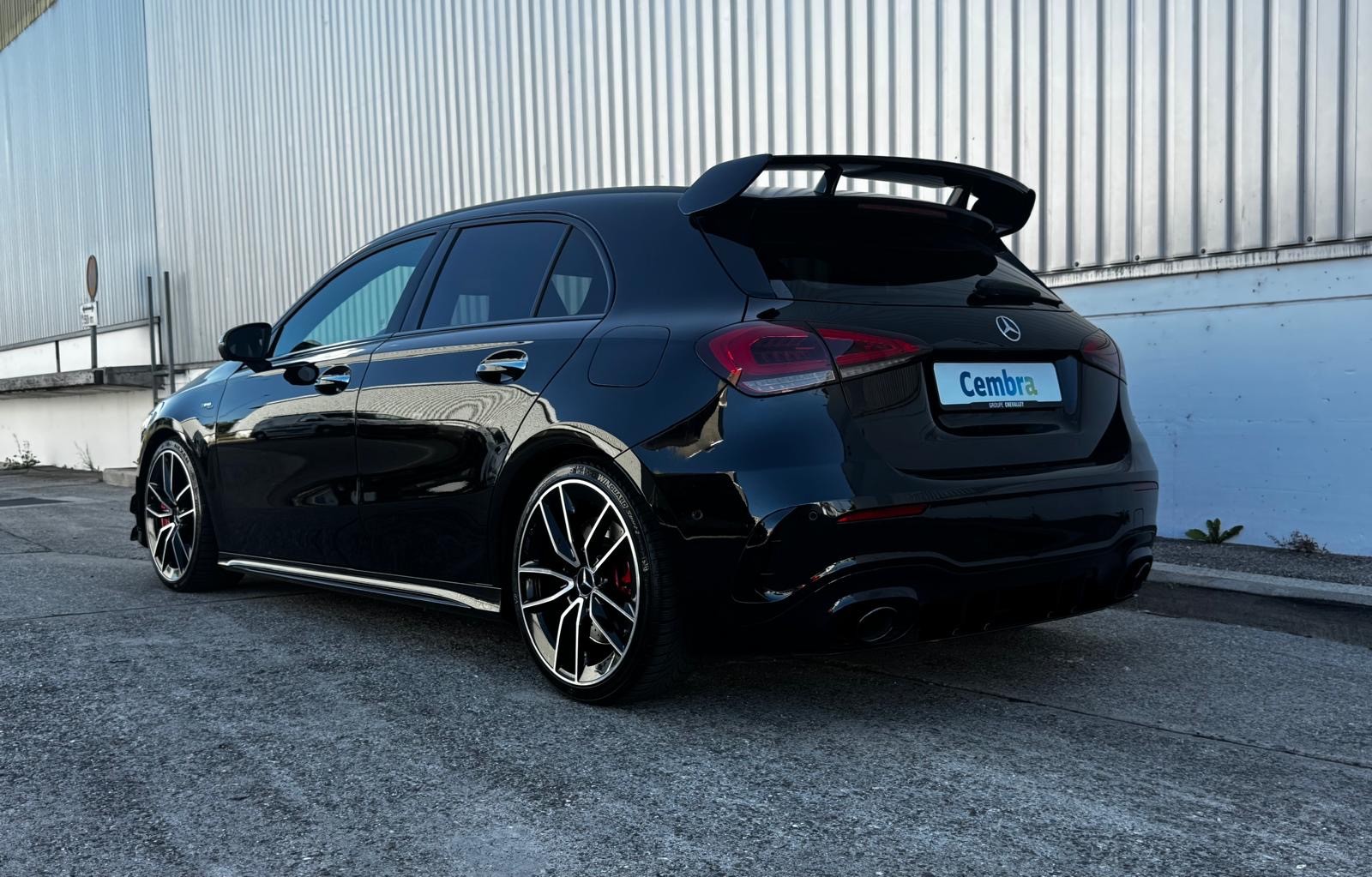 MERCEDES-BENZ A 35 AMG 4Matic Speedshift-image-4