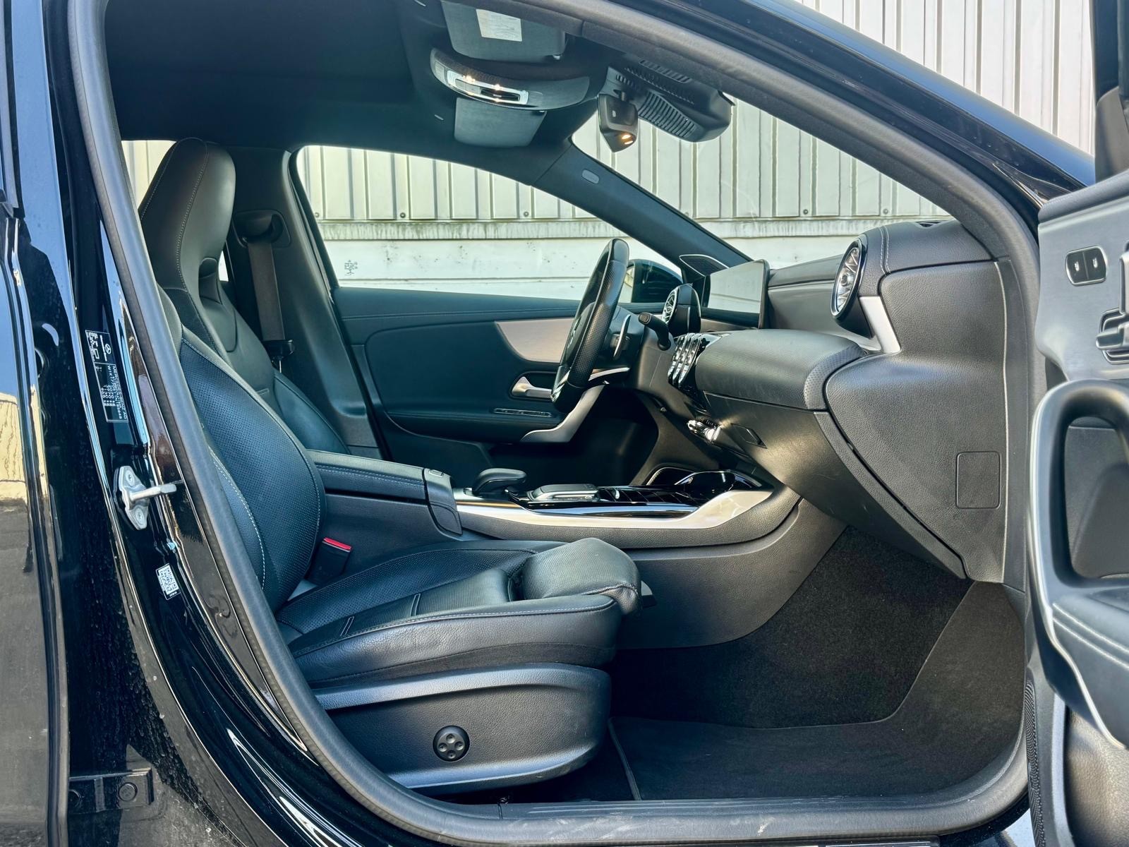 MERCEDES-BENZ A 35 AMG 4Matic Speedshift-image-8