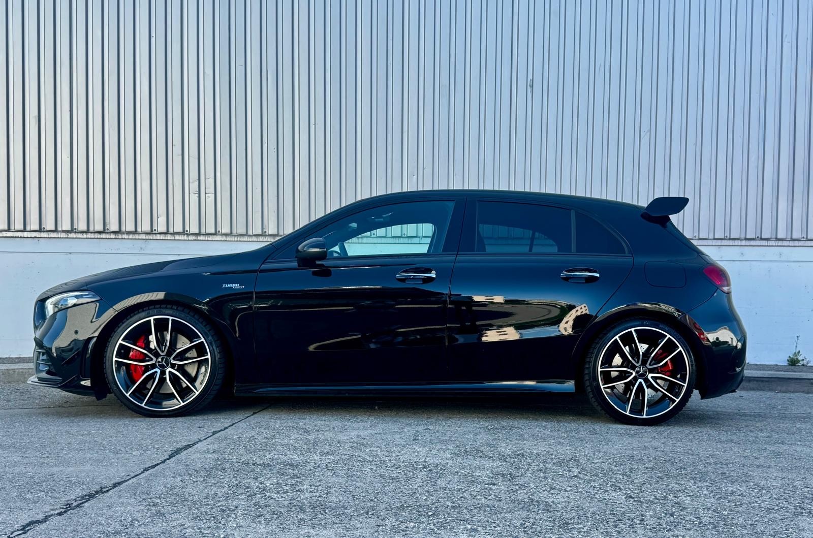 MERCEDES-BENZ A 35 AMG 4Matic Speedshift-image-1