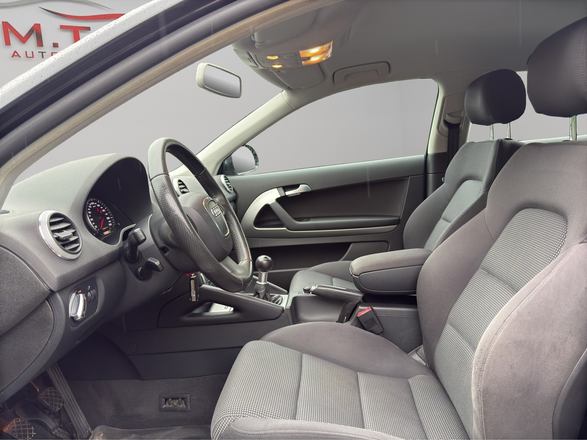 AUDI A3 1.8 TFSI Attraction quattro-image-12
