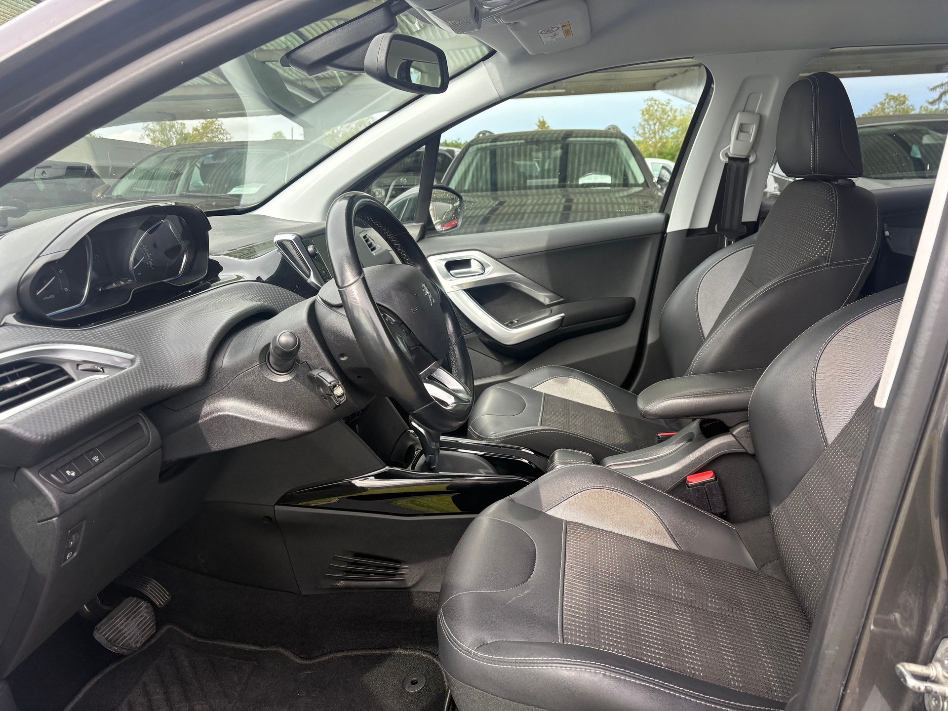 PEUGEOT 2008 1.5 BlueHDi Allure EAT-image-7