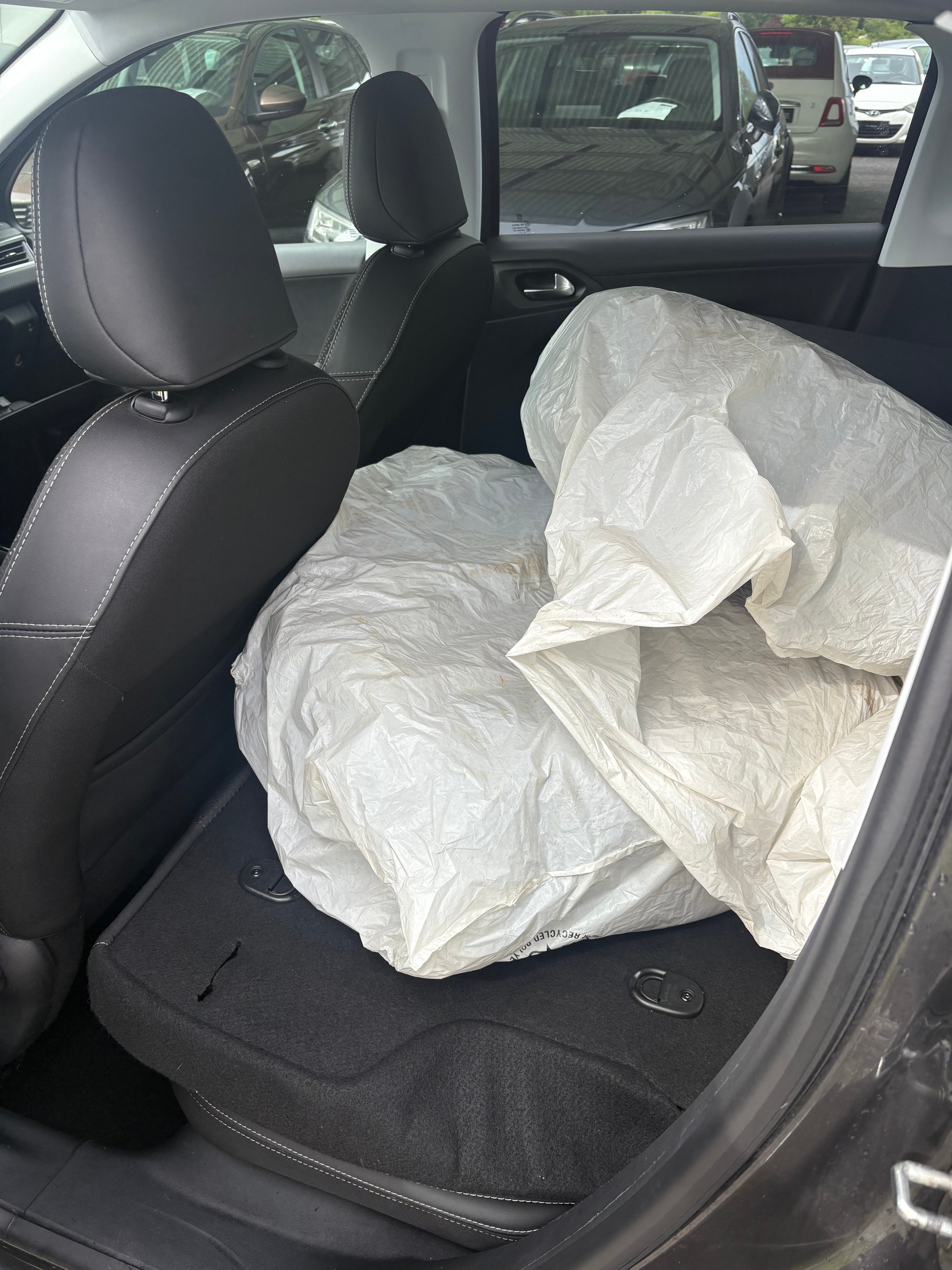 PEUGEOT 2008 1.5 BlueHDi Allure EAT-image-9