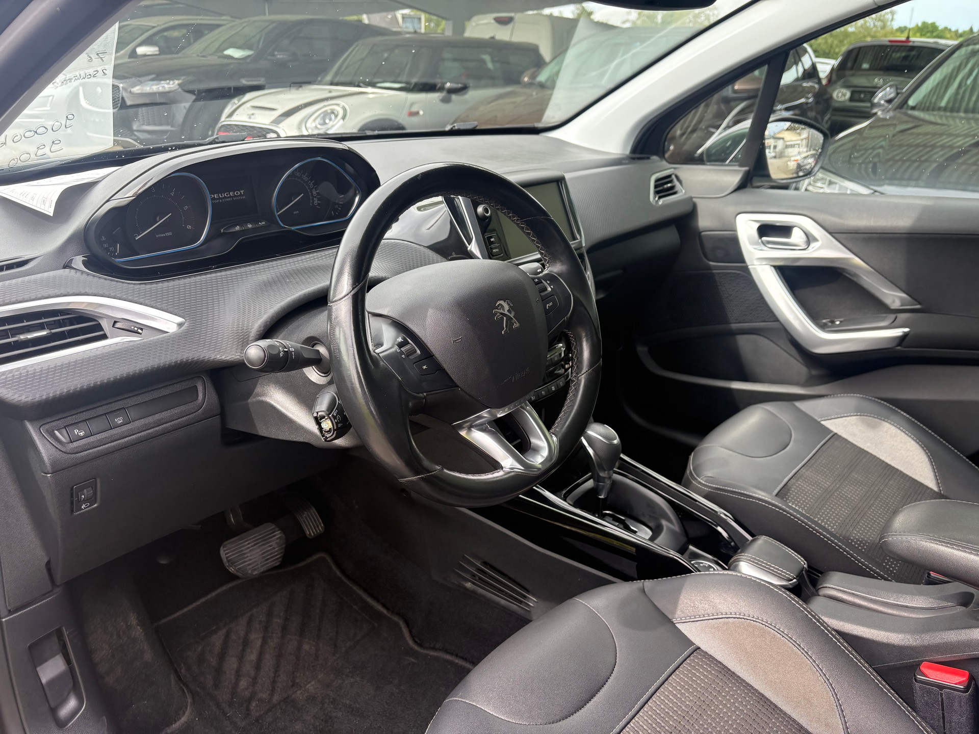 PEUGEOT 2008 1.5 BlueHDi Allure EAT-image-6