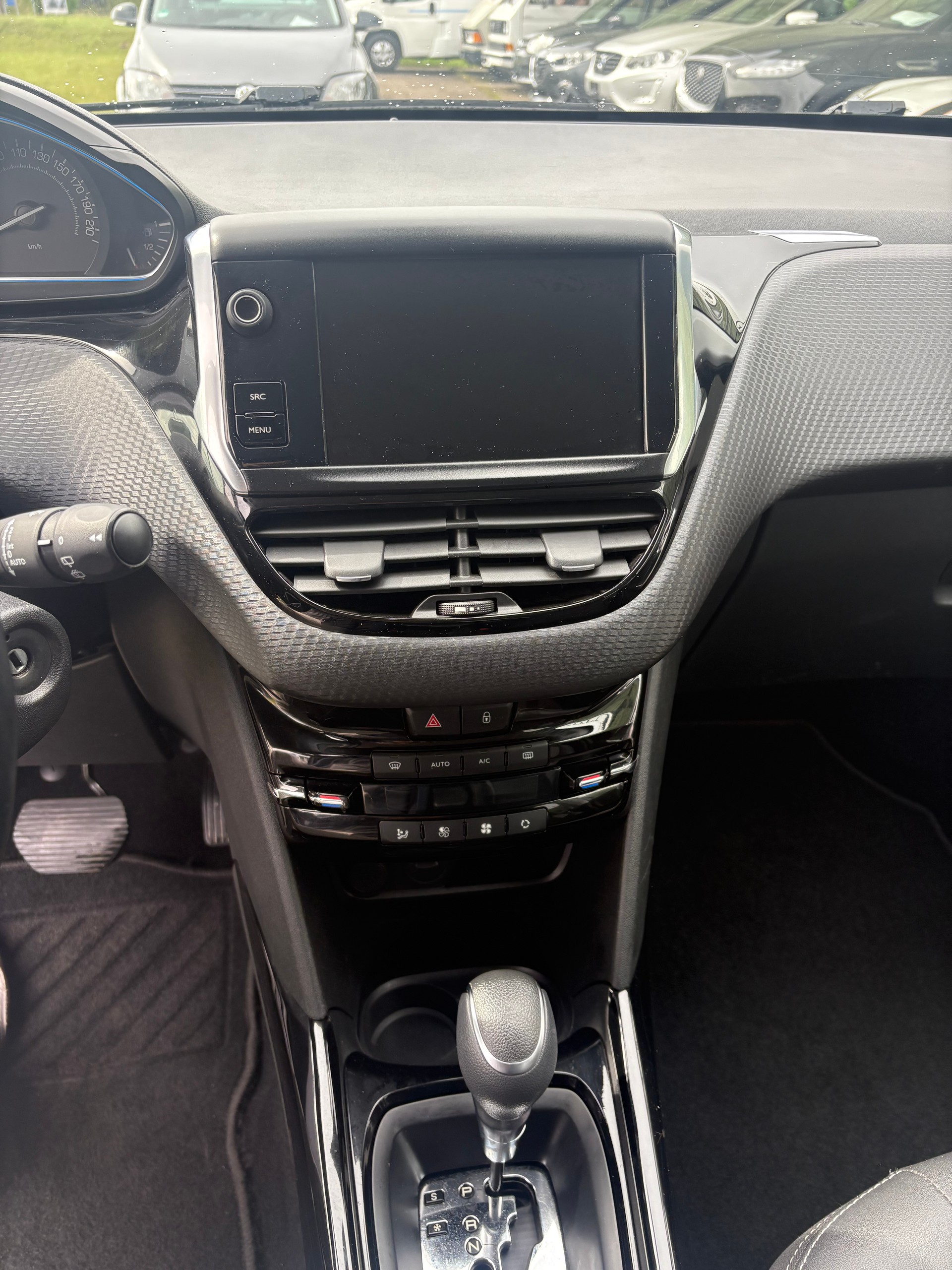 PEUGEOT 2008 1.5 BlueHDi Allure EAT-image-8