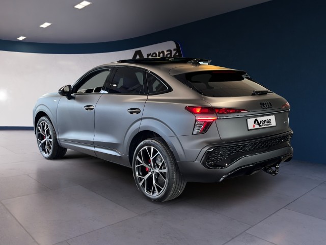 AUDI Q3 Sportback TFSI quattro 195 kW S tronic-showroom-element-1