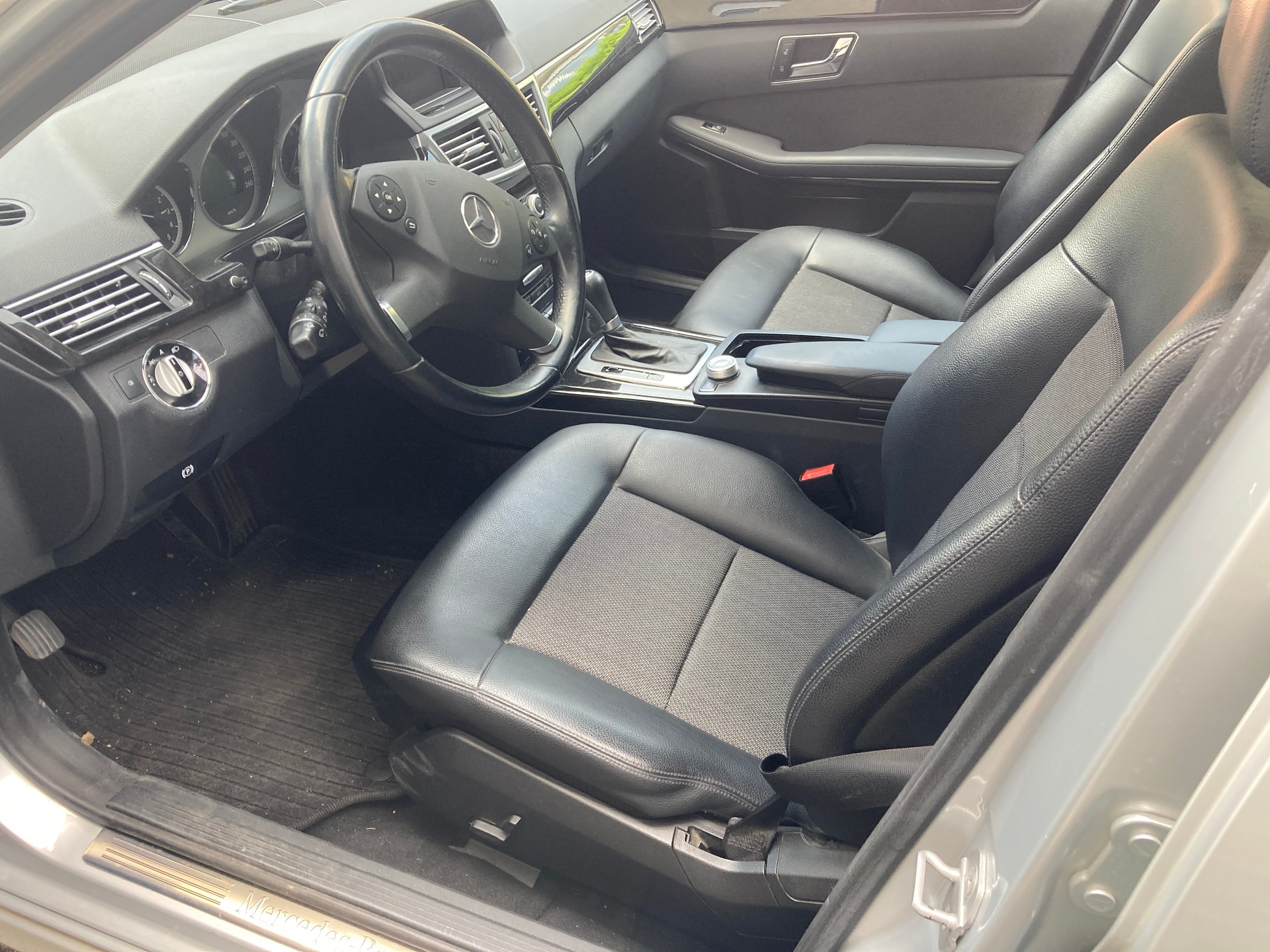 MERCEDES-BENZ E 200 CGI BlueEF-image-4