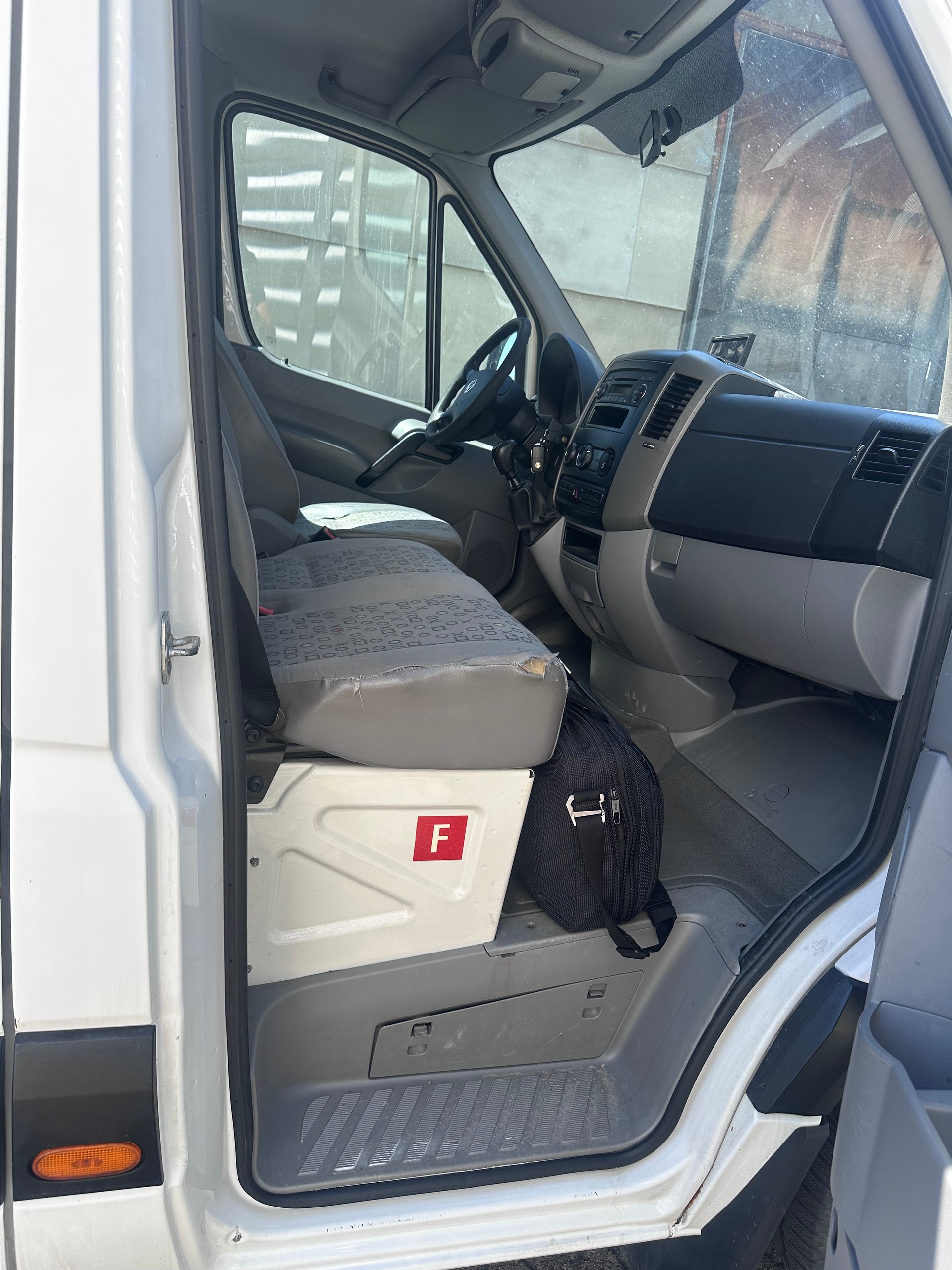 VW Crafter 35 2.5 TDI 109 PS, Standheizung, Klima, 9 Sitz Plätze, Rückfahrtkamera-image-9