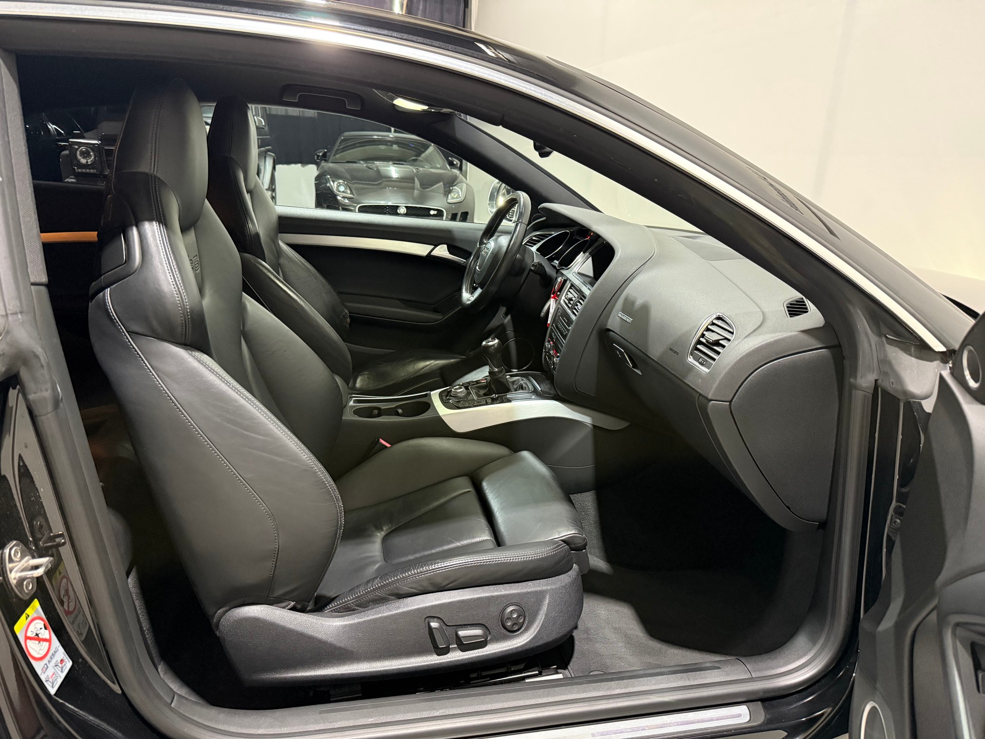 AUDI S5 Coupé 4.2 FSI quattro-image-12