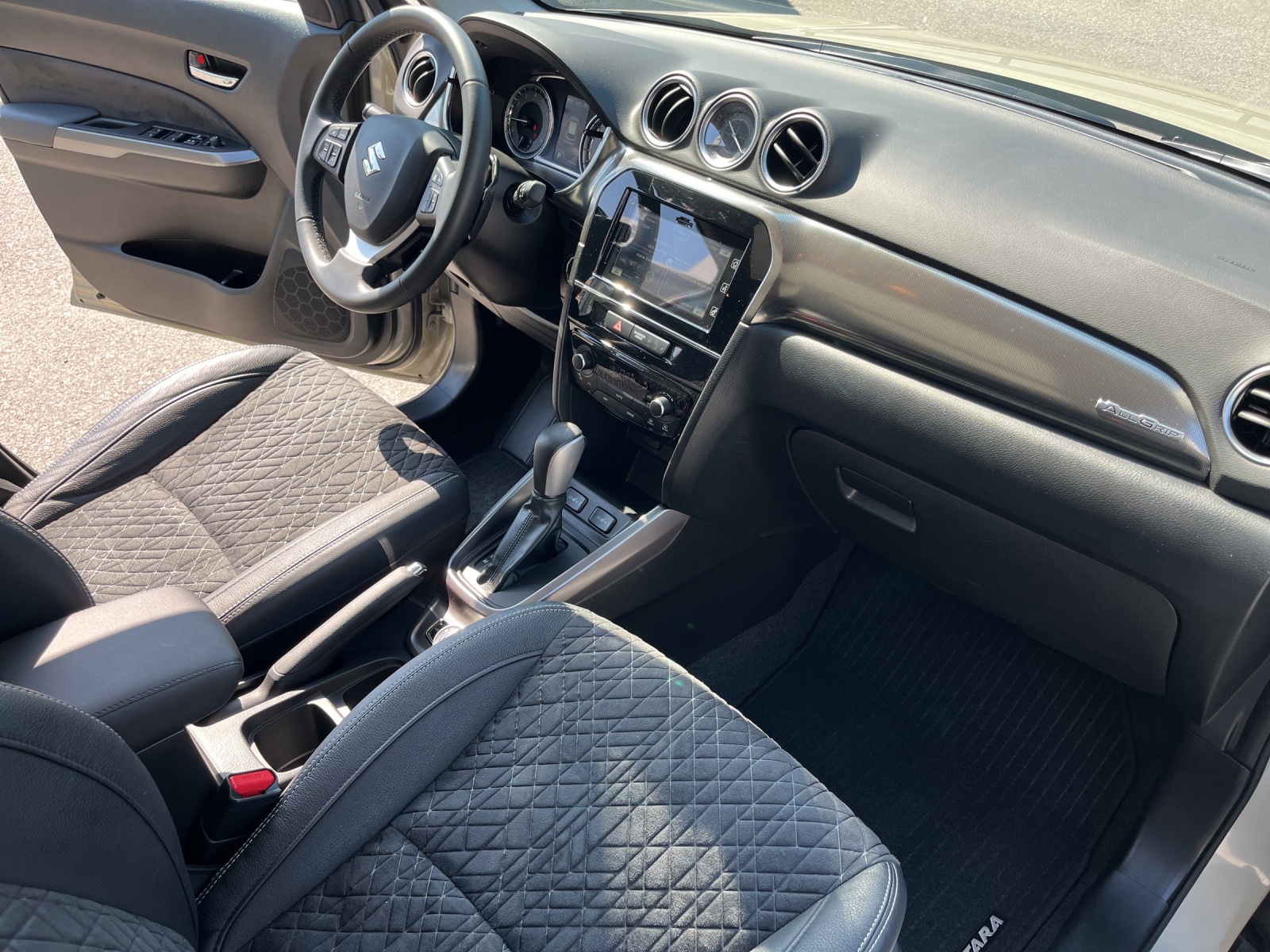 SUZUKI Vitara 1.4 T Compact Top Hybrid 4x4-image-10