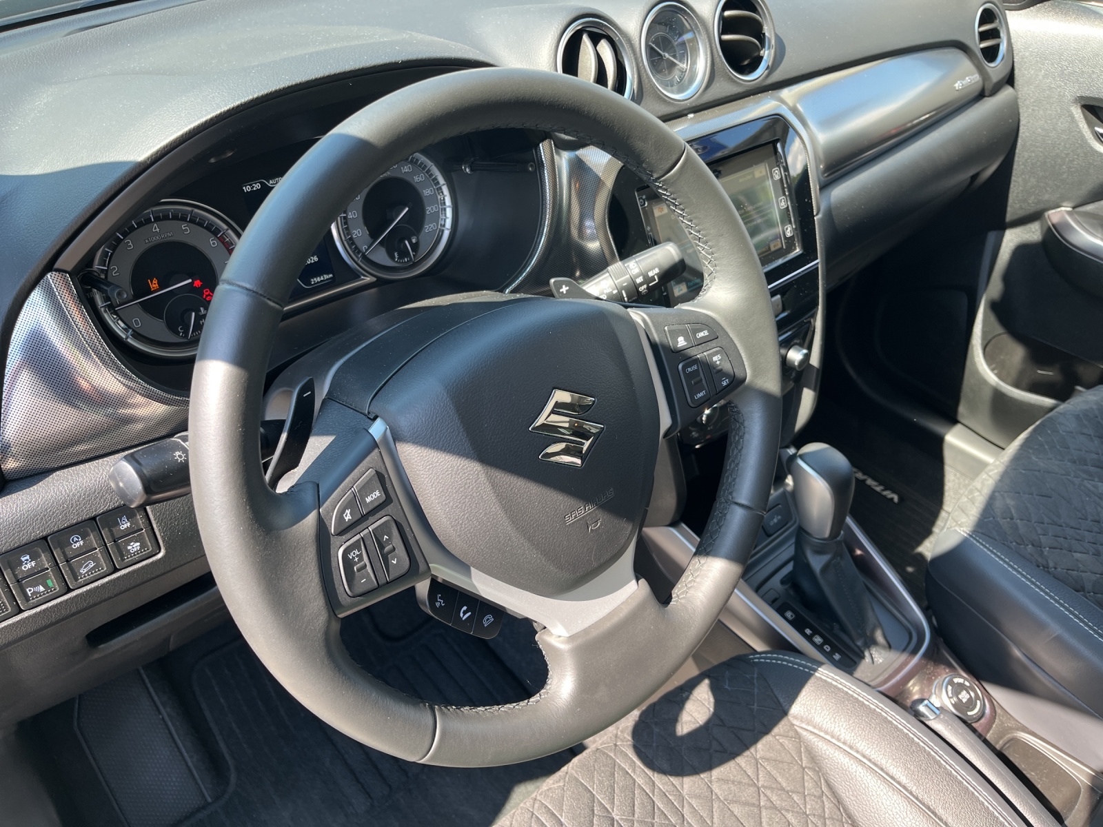 SUZUKI Vitara 1.4 T Compact Top Hybrid 4x4-image-9