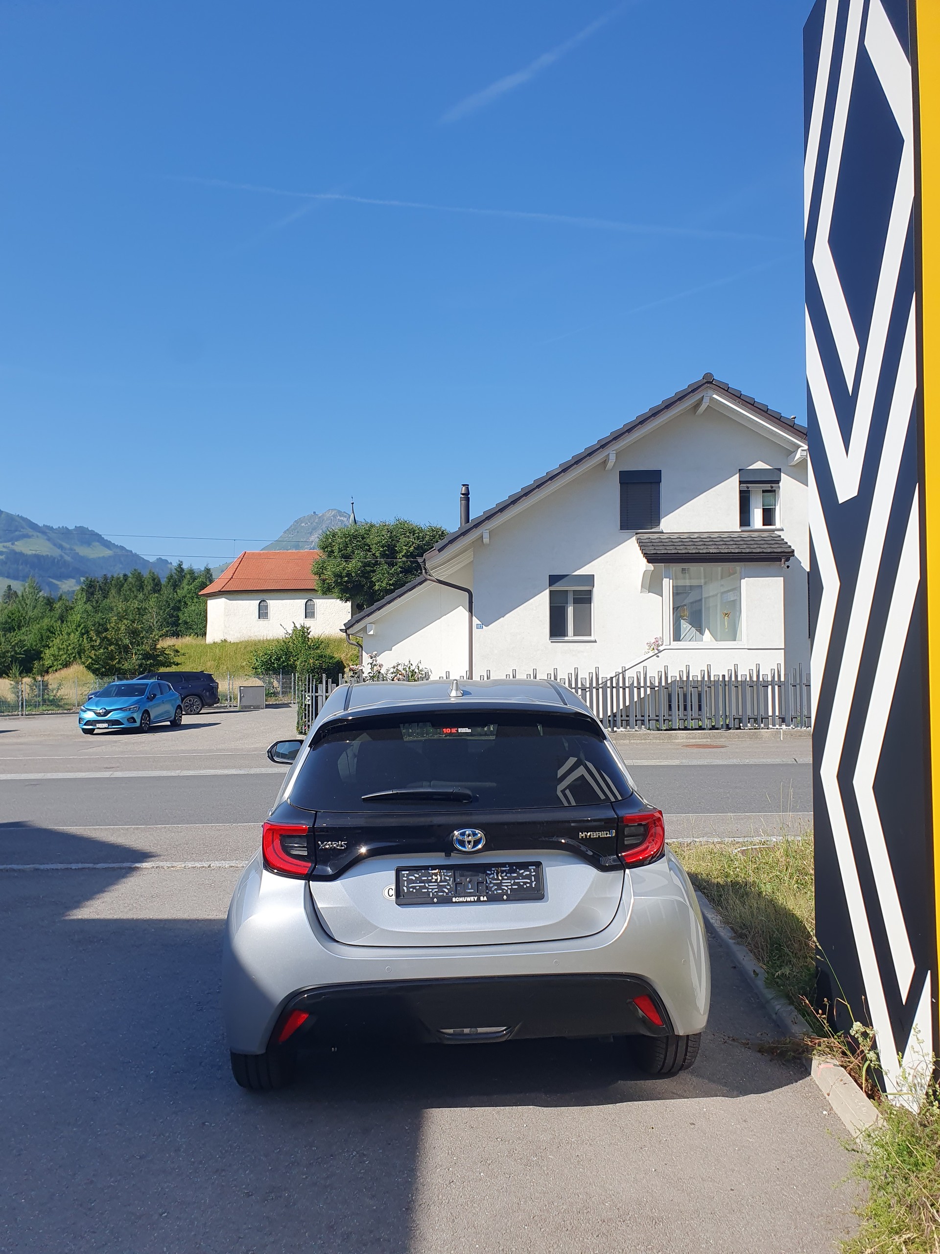 TOYOTA Yaris 1.5 Premium e-CVT-image-4