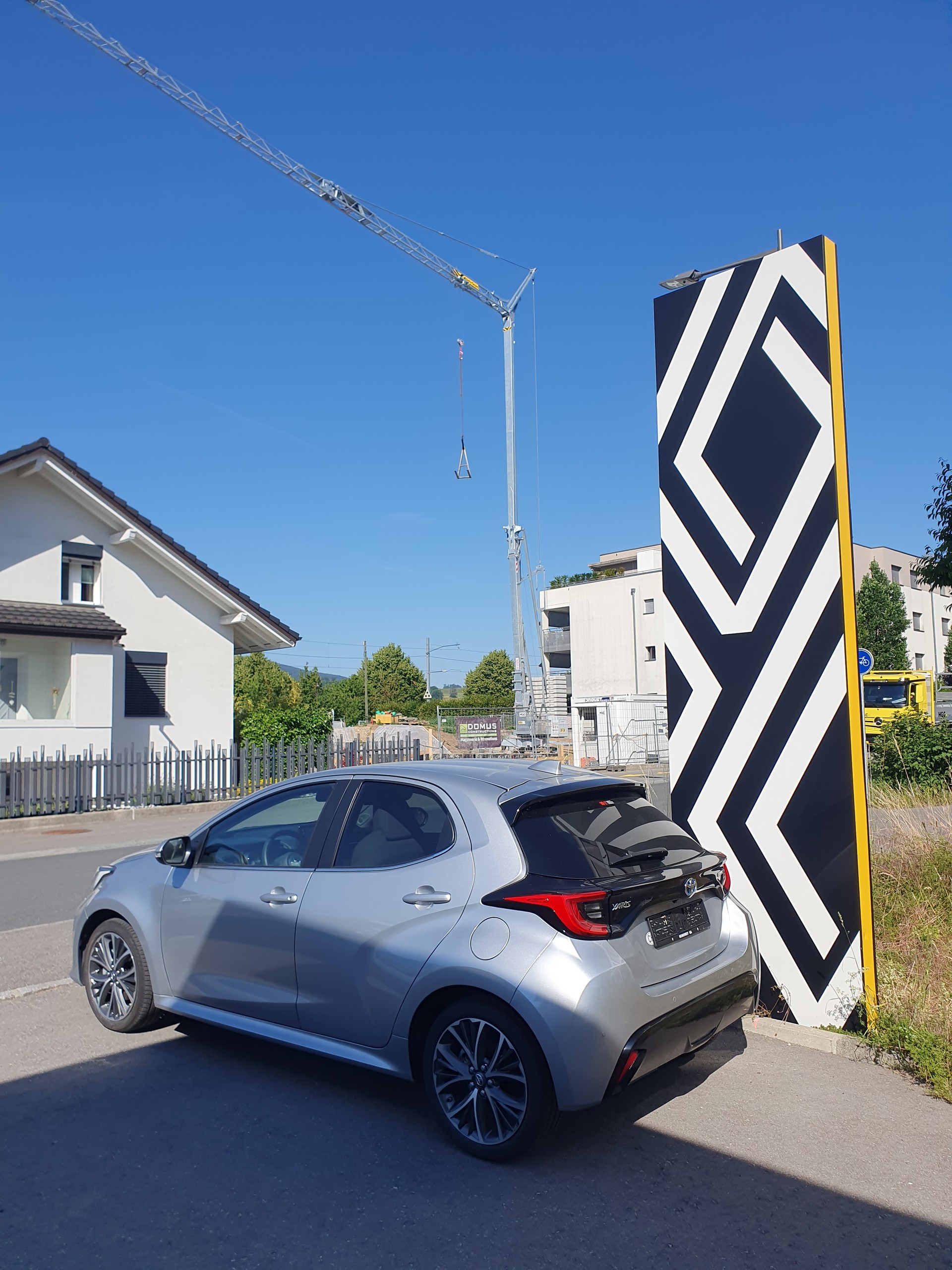 TOYOTA Yaris 1.5 Premium e-CVT-image-3