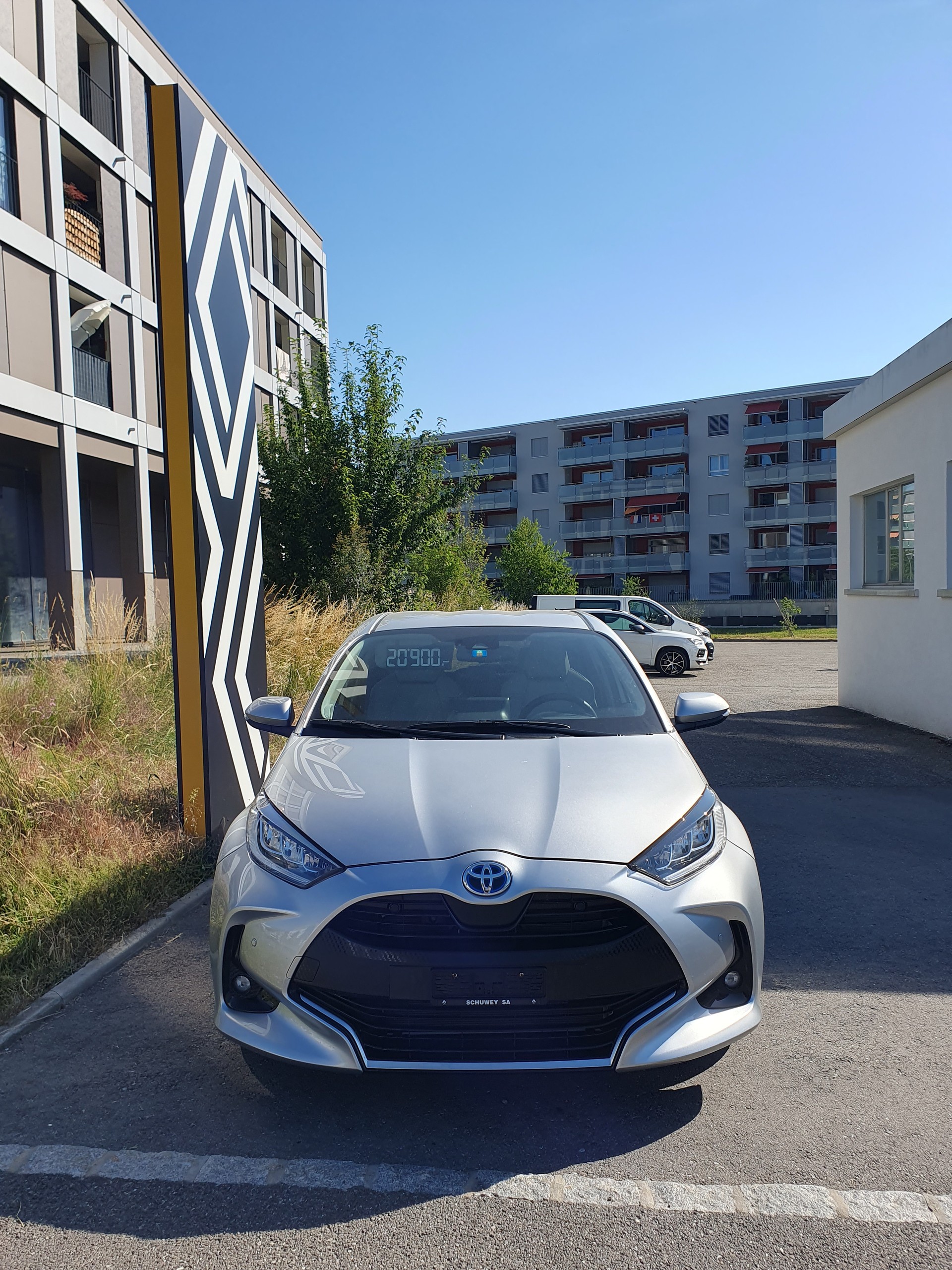 TOYOTA Yaris 1.5 Premium e-CVT-image-1