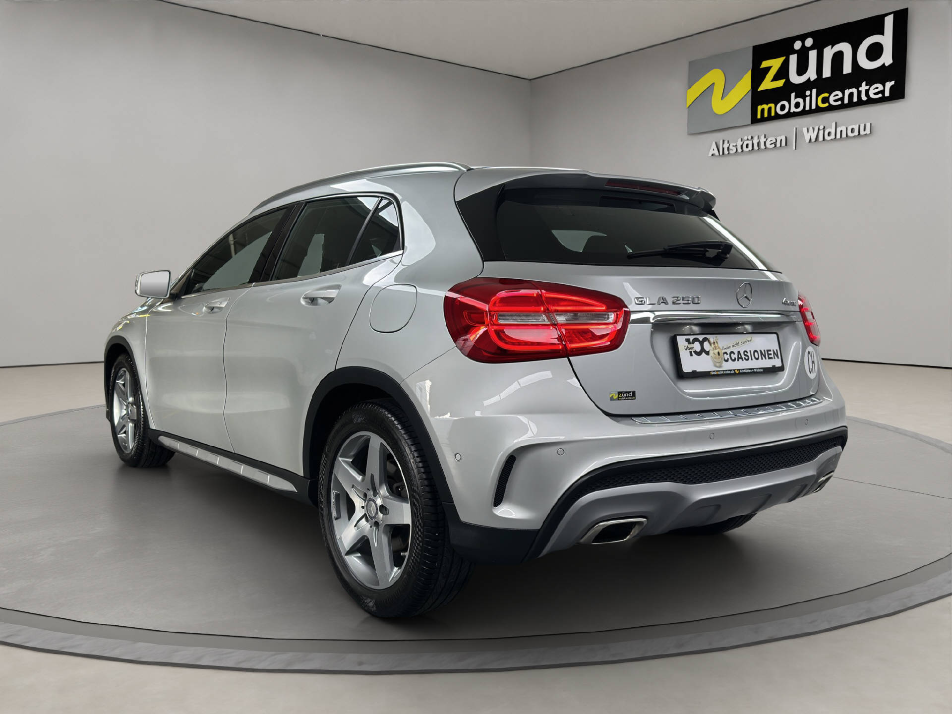 MERCEDES-BENZ GLA 250 AMG Line 4m-image-2