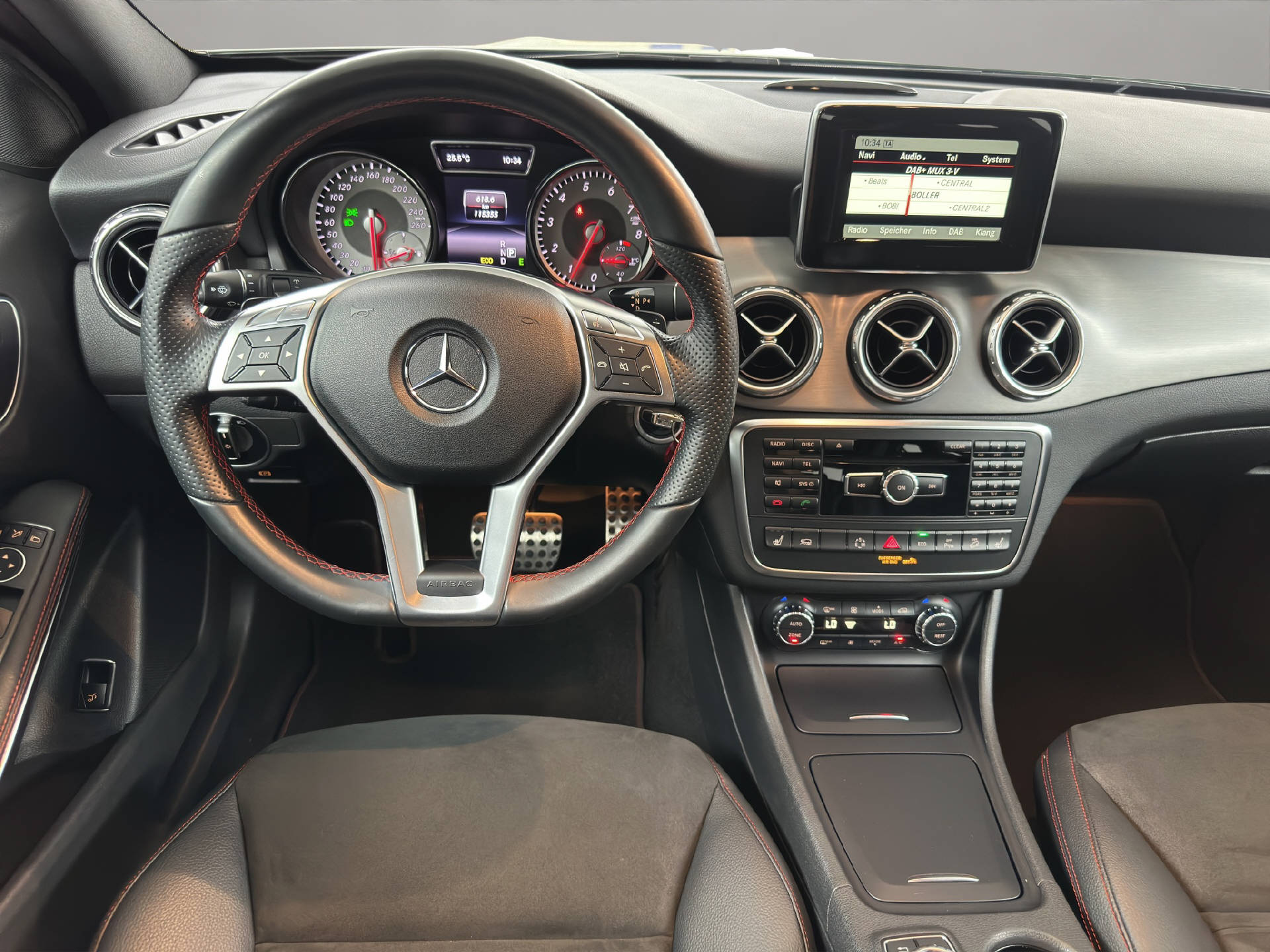 MERCEDES-BENZ GLA 250 AMG Line 4m-image-7