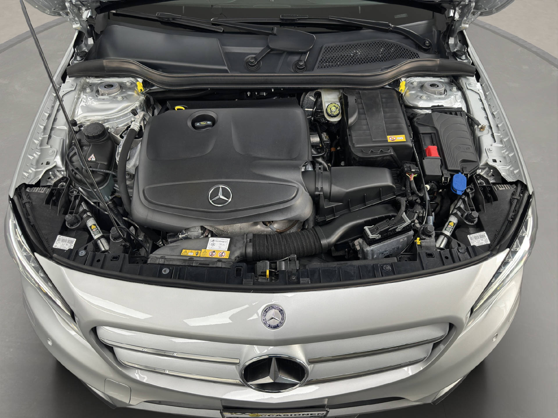MERCEDES-BENZ GLA 250 AMG Line 4m-image-13