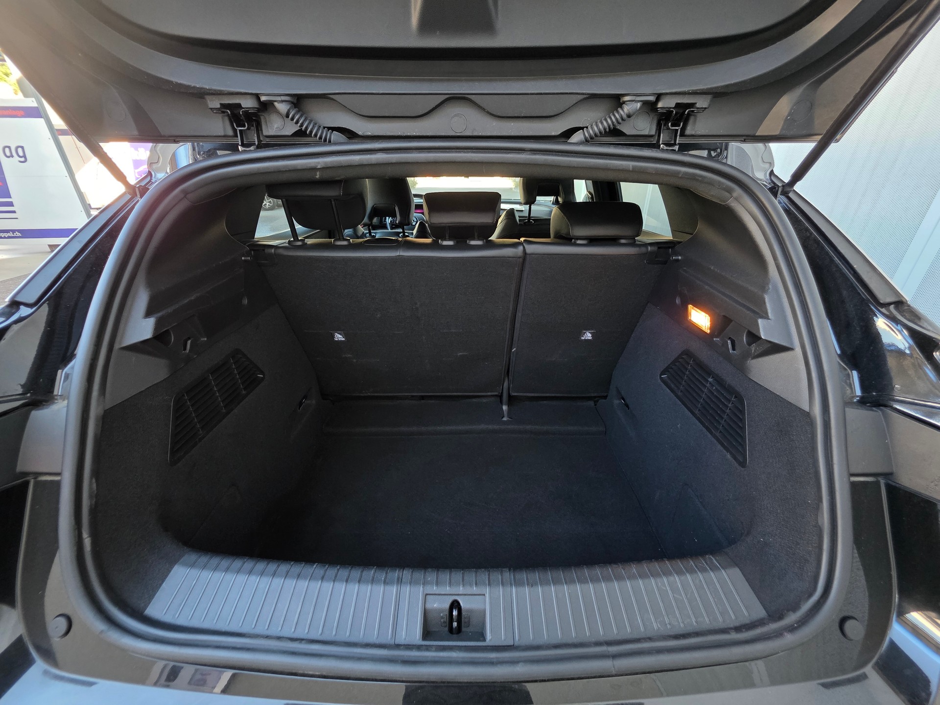 RENAULT Mégane E-TECH EV60 Iconic-image-5