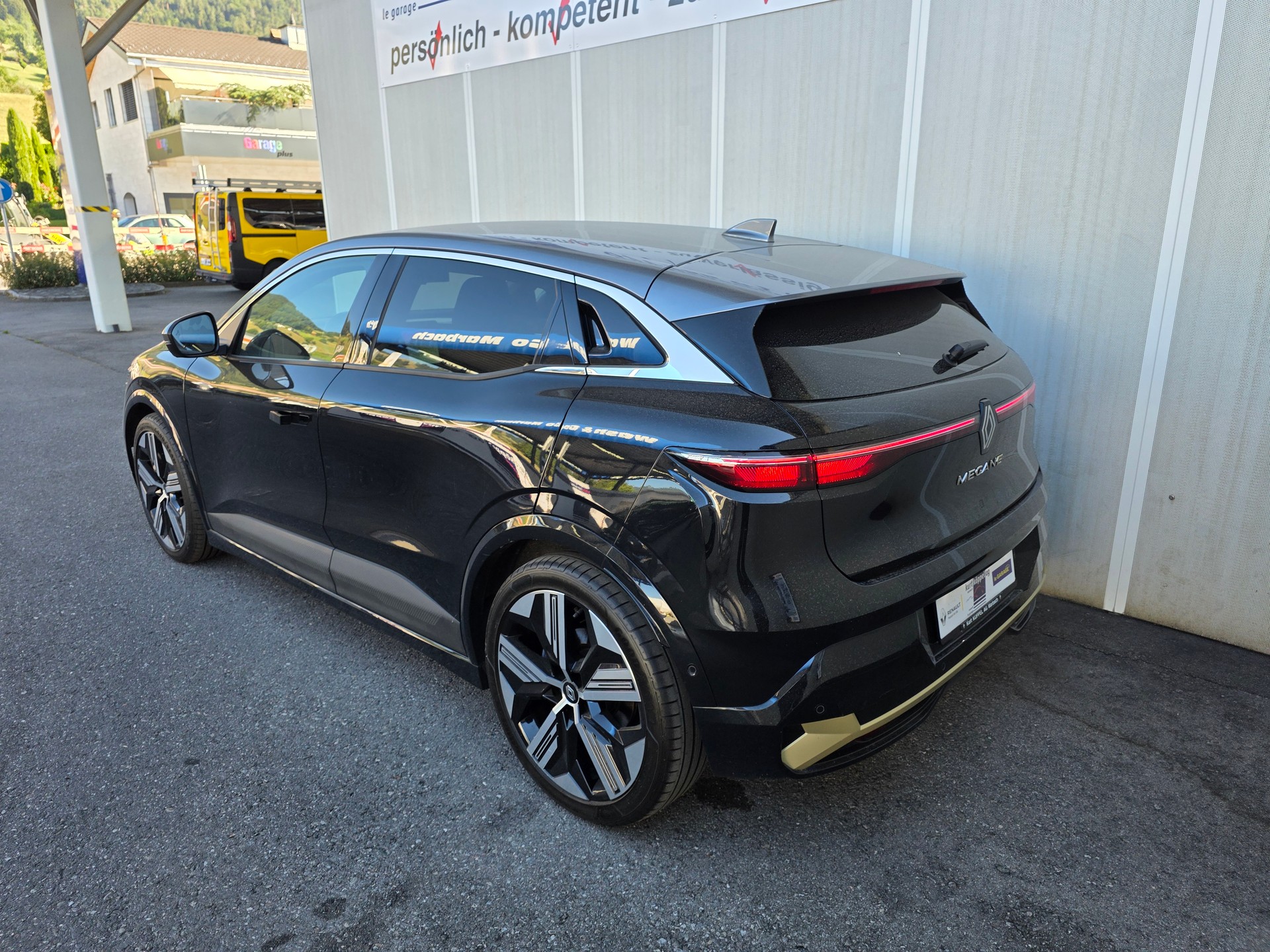 RENAULT Mégane E-TECH EV60 Iconic-image-2