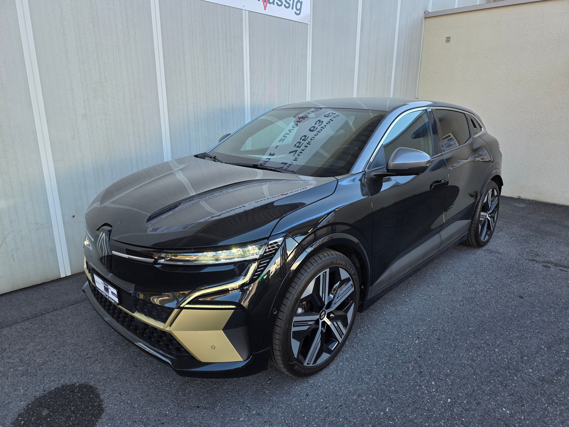 RENAULT Mégane E-TECH EV60 Iconic-image-1