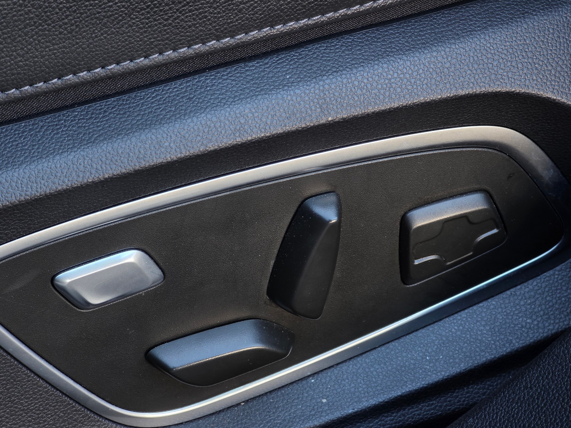 RENAULT Mégane E-TECH EV60 Iconic-image-10