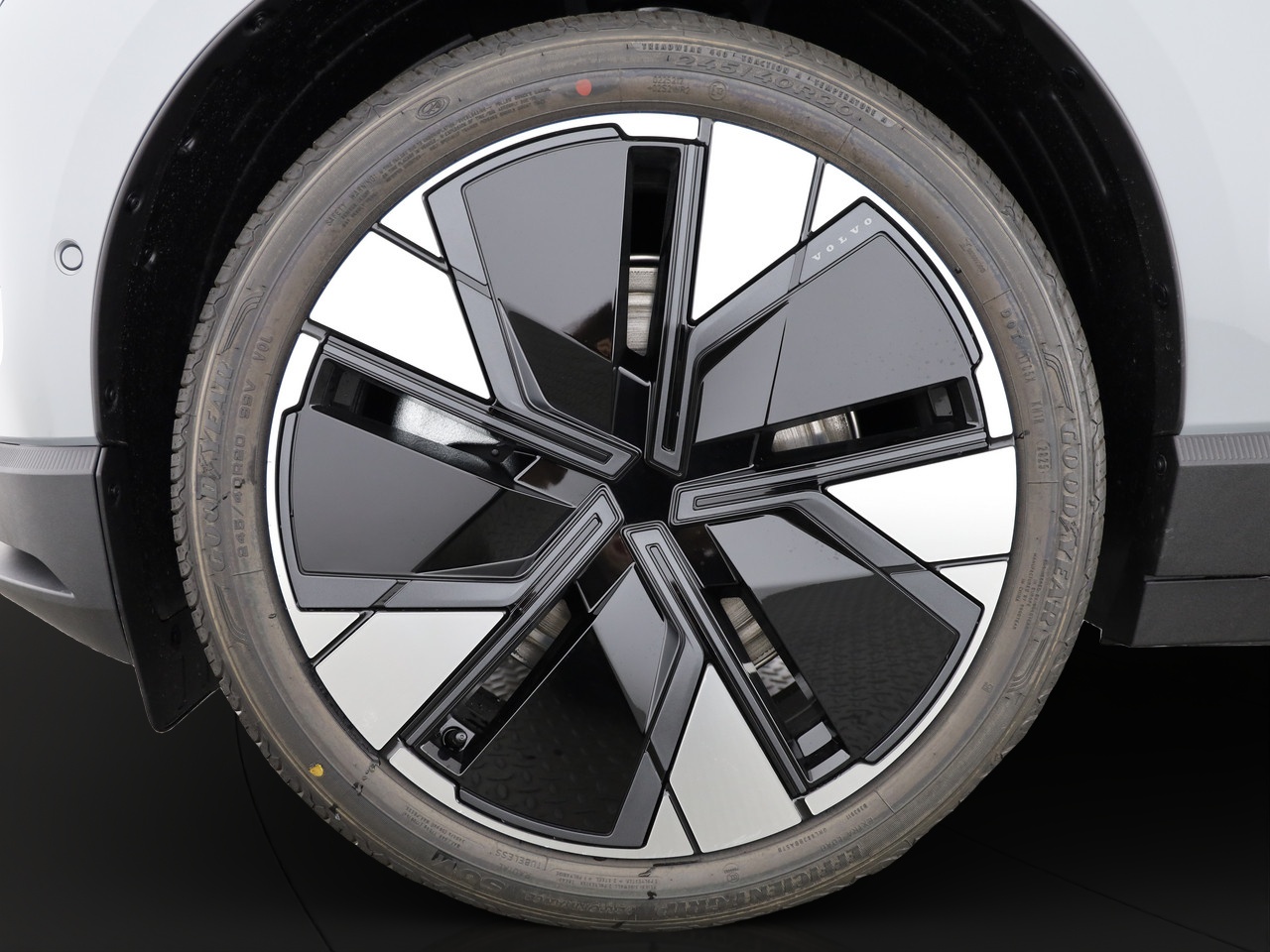 VOLVO EX30 E60 Twin Ultra Performance AWD-image-3