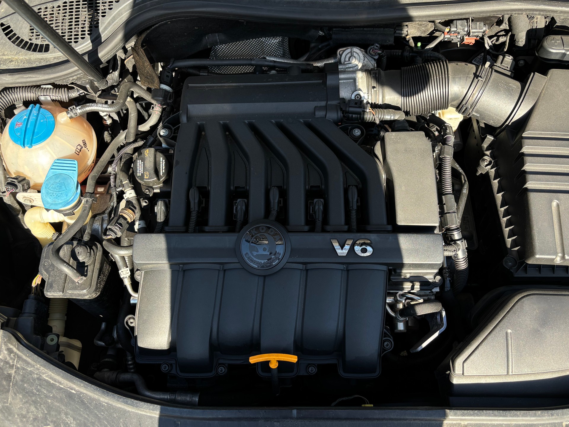 SKODA Superb Combi 3.6 FSI Elegance 4x4 DSG-image-15