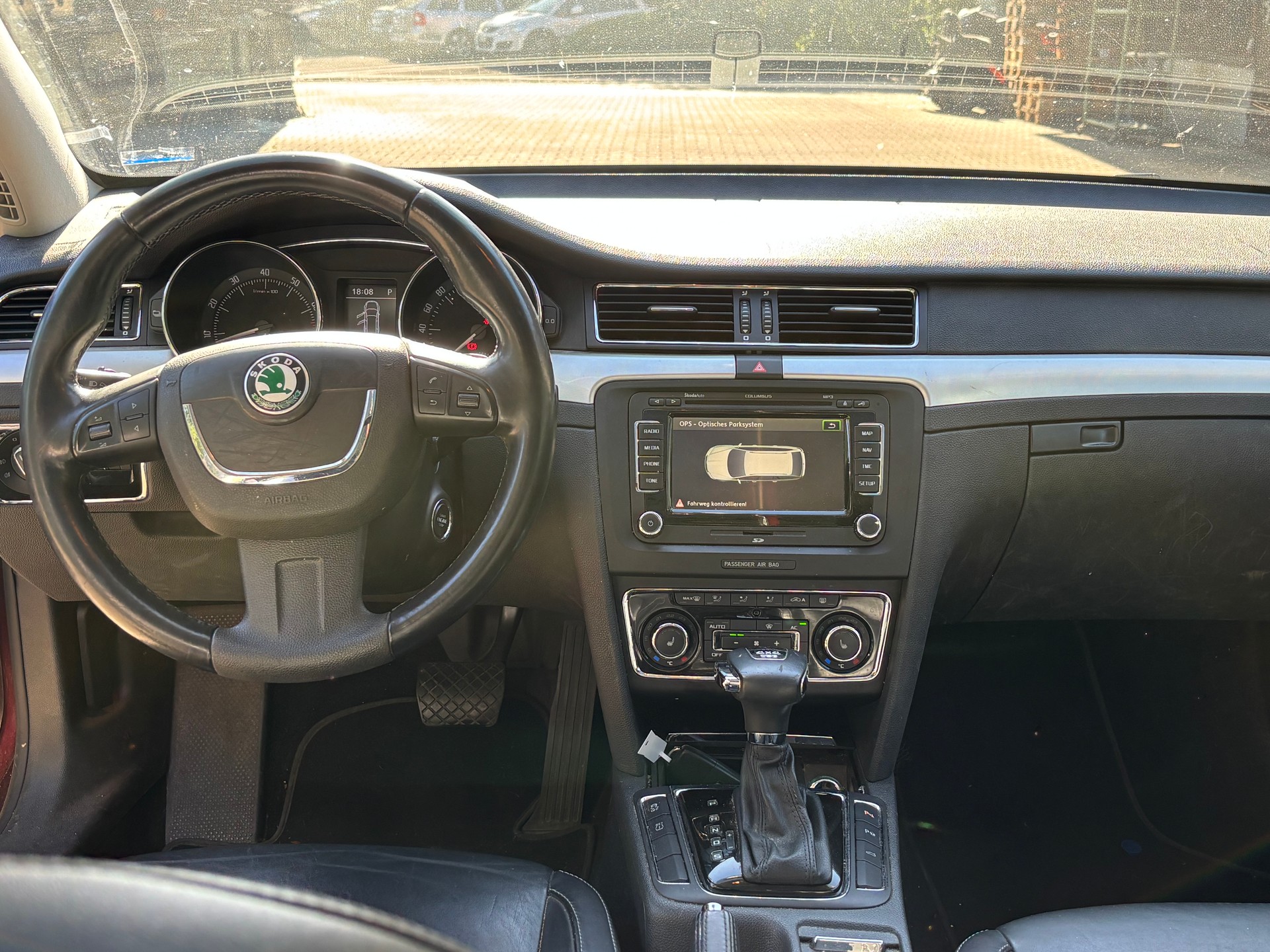 SKODA Superb Combi 3.6 FSI Elegance 4x4 DSG-image-6