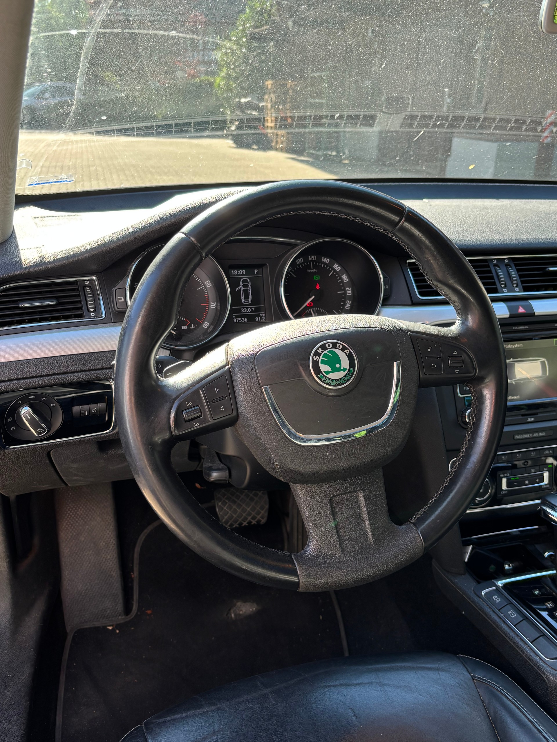 SKODA Superb Combi 3.6 FSI Elegance 4x4 DSG-image-7