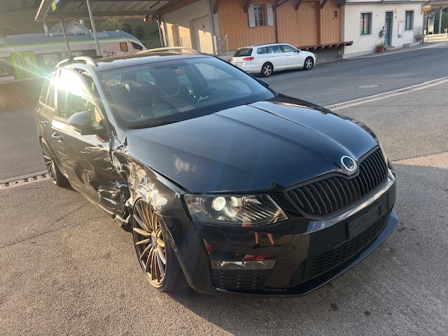 SKODA Octavia Combi 2.0 TDI RS DSG-image-5