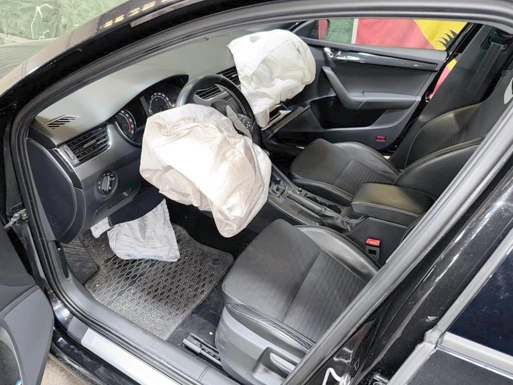 SKODA Octavia Combi 2.0 TDI RS DSG-image-2
