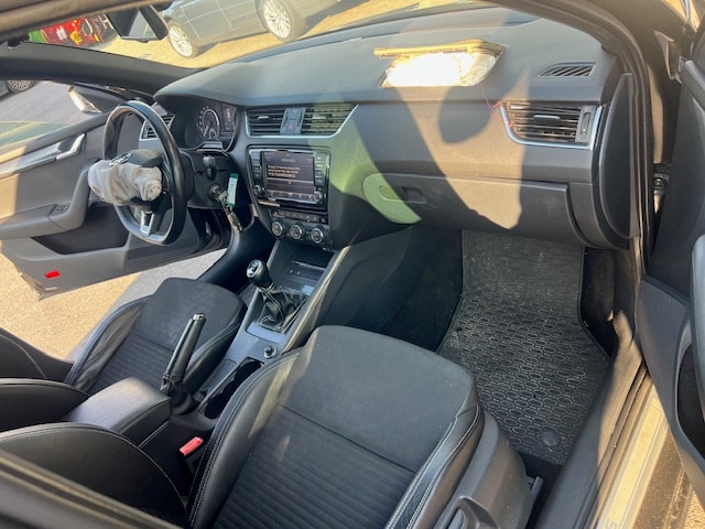 SKODA Octavia Combi 2.0 TDI RS DSG-image-6