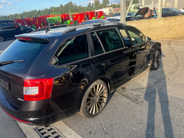 SKODA Octavia Combi 2.0 TDI RS DSG-image-11