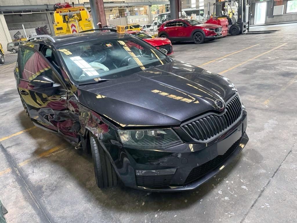 SKODA Octavia Combi 2.0 TDI RS DSG-image-3
