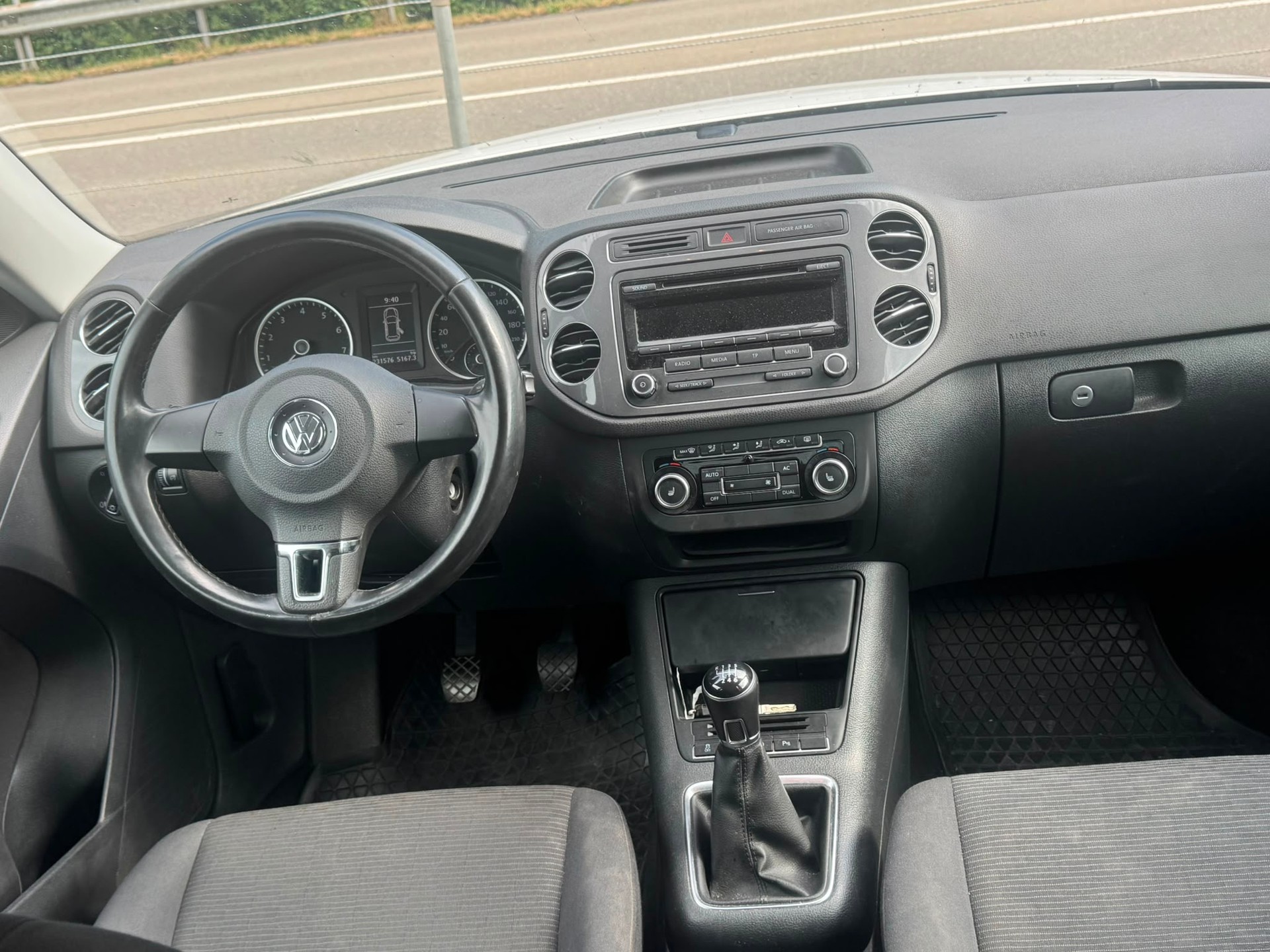 VW Tiguan 1.4 TSI Sport&Style 4Motion-image-11