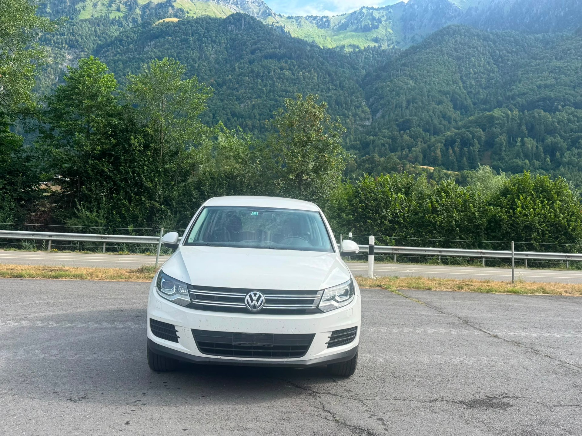 VW Tiguan 1.4 TSI Sport&Style 4Motion-image-2