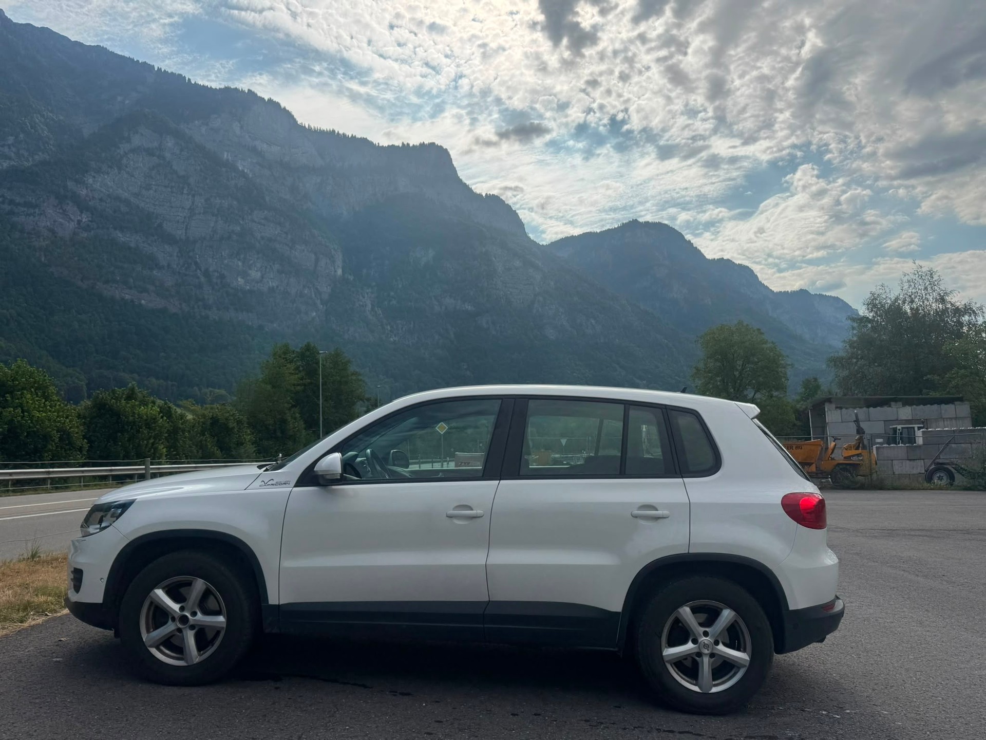 VW Tiguan 1.4 TSI Sport&Style 4Motion-image-3