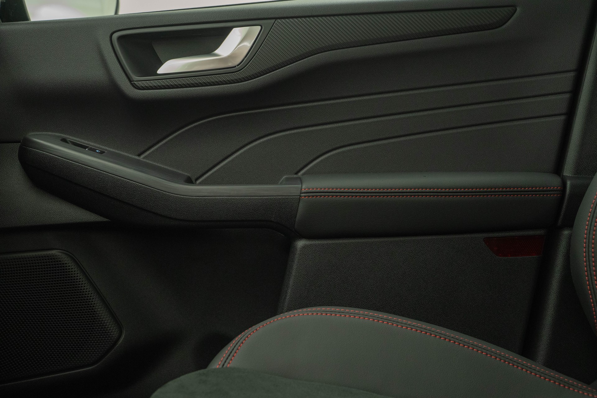 FORD Kuga 2.5 Hybrid ST-Line X 4x4-image-12
