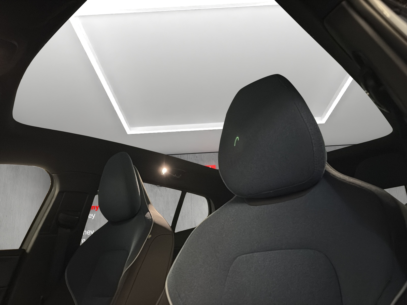 VOLVO EX30 E60 69kWh Twin Ultra-image-14