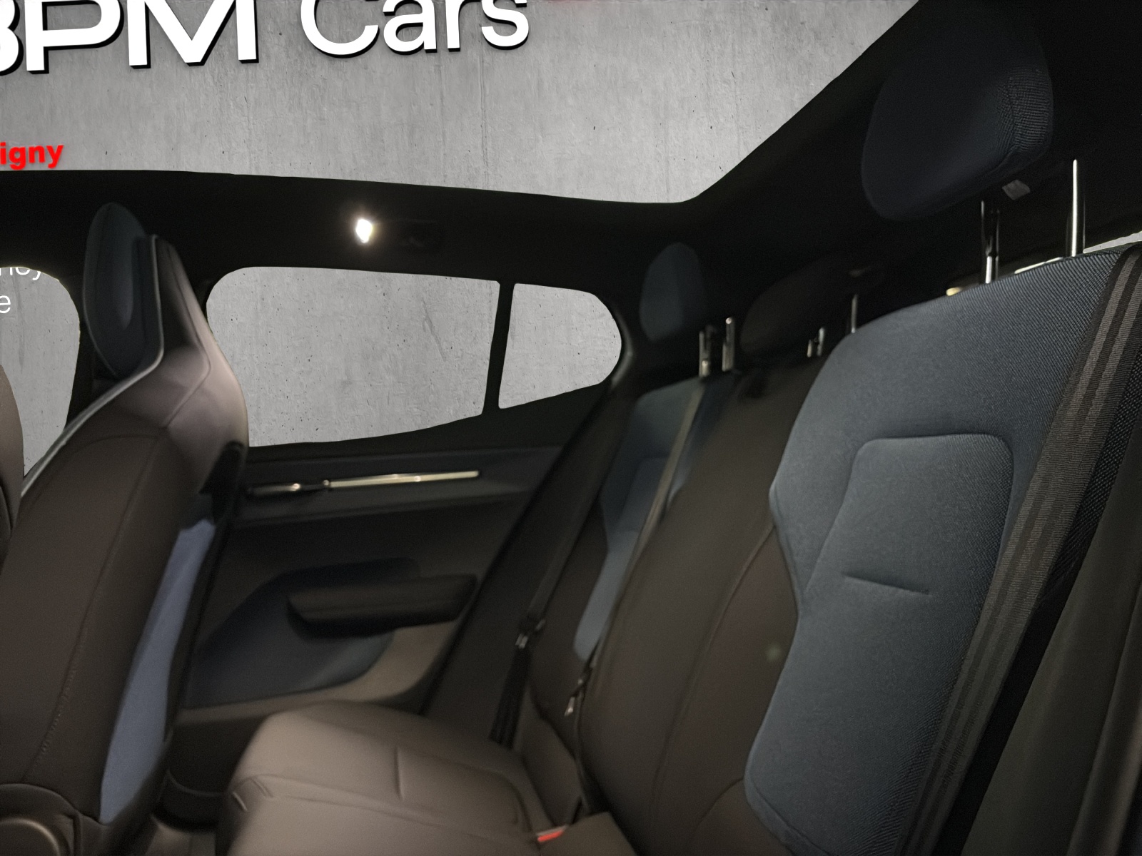 VOLVO EX30 E60 69kWh Twin Ultra-image-12