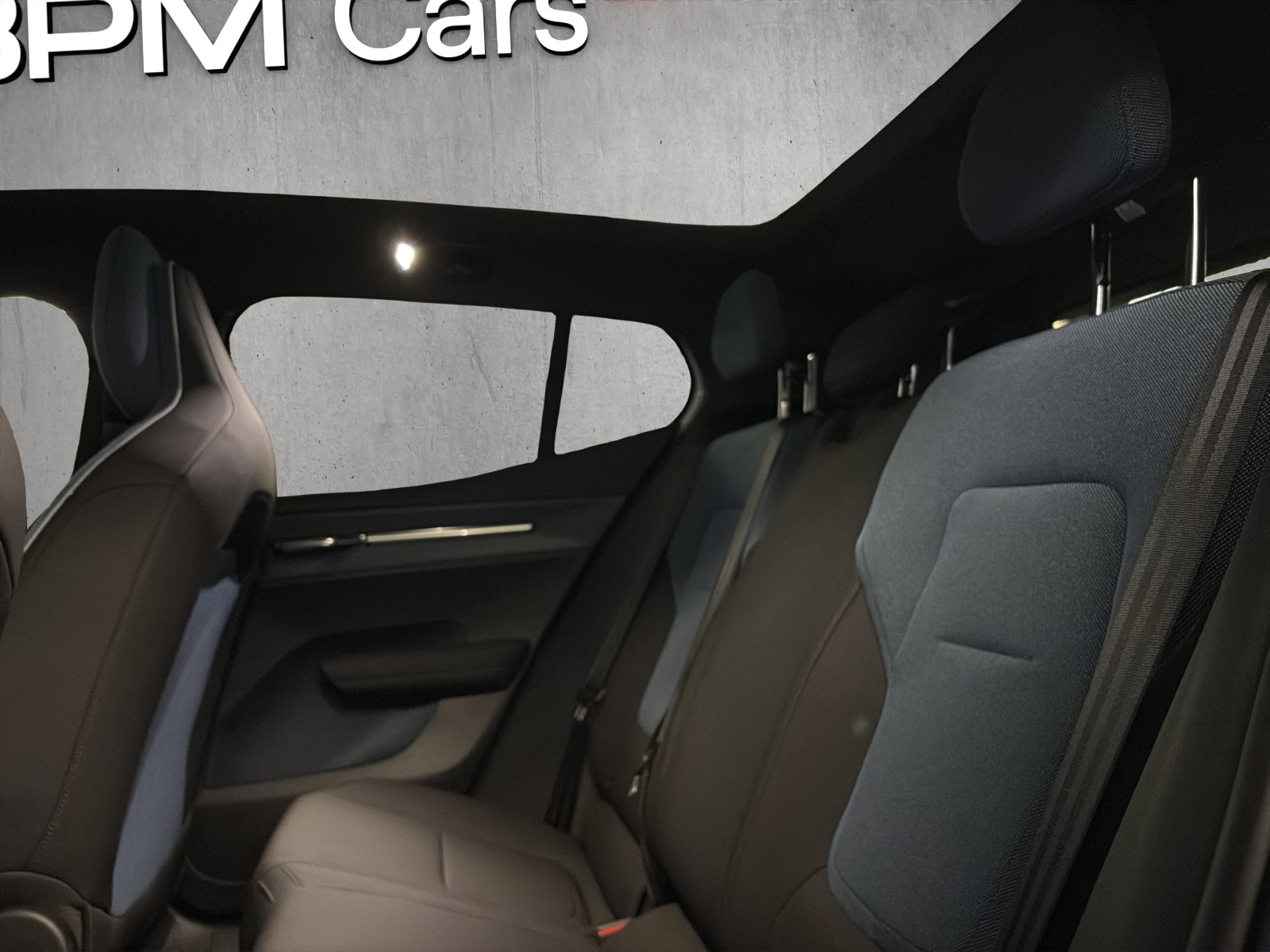VOLVO EX30 E60 69kWh Twin Ultra-image-12