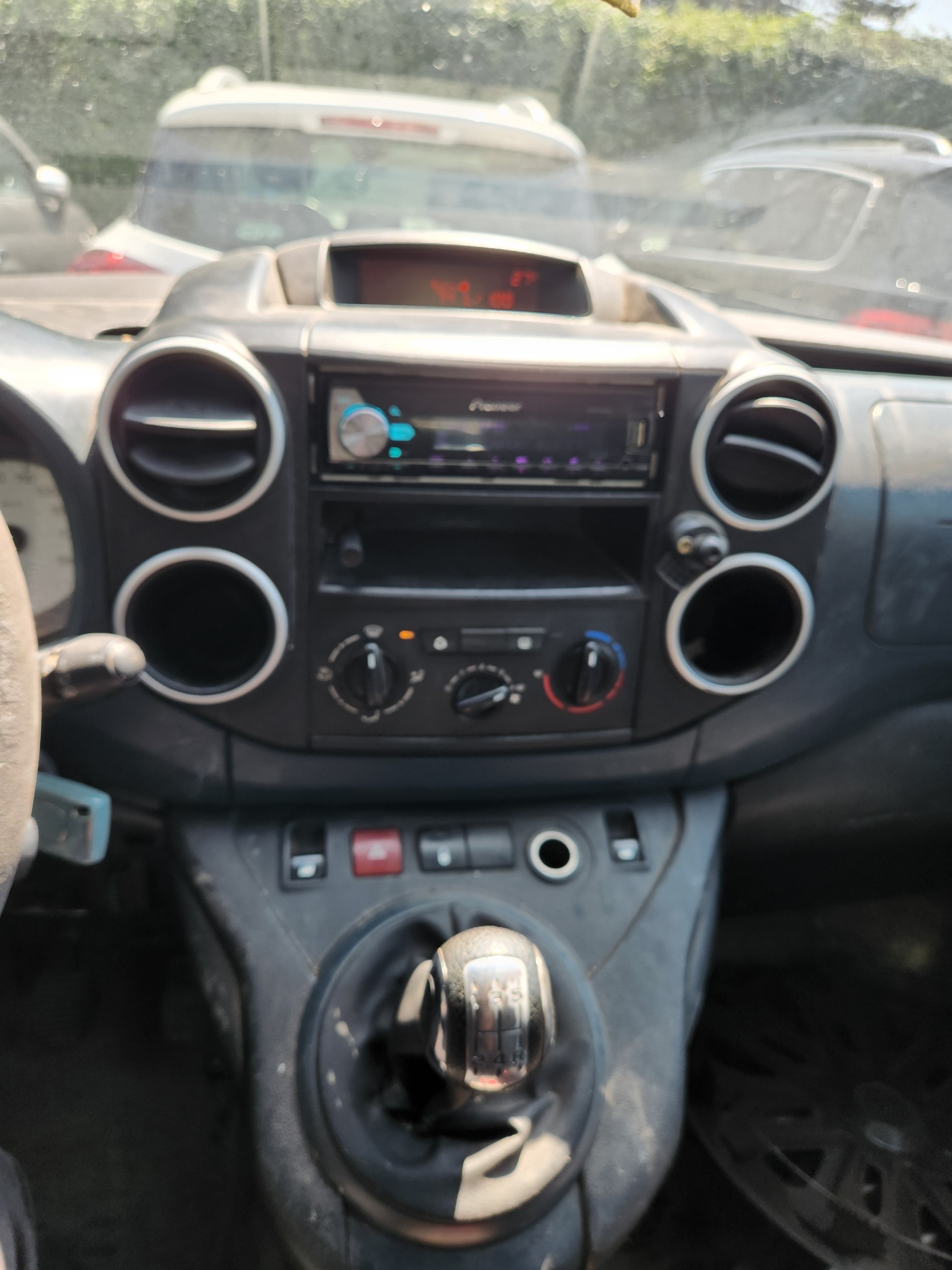 PEUGEOT Partner 1.6 HDI Trendy Clim (Pack)-image-6