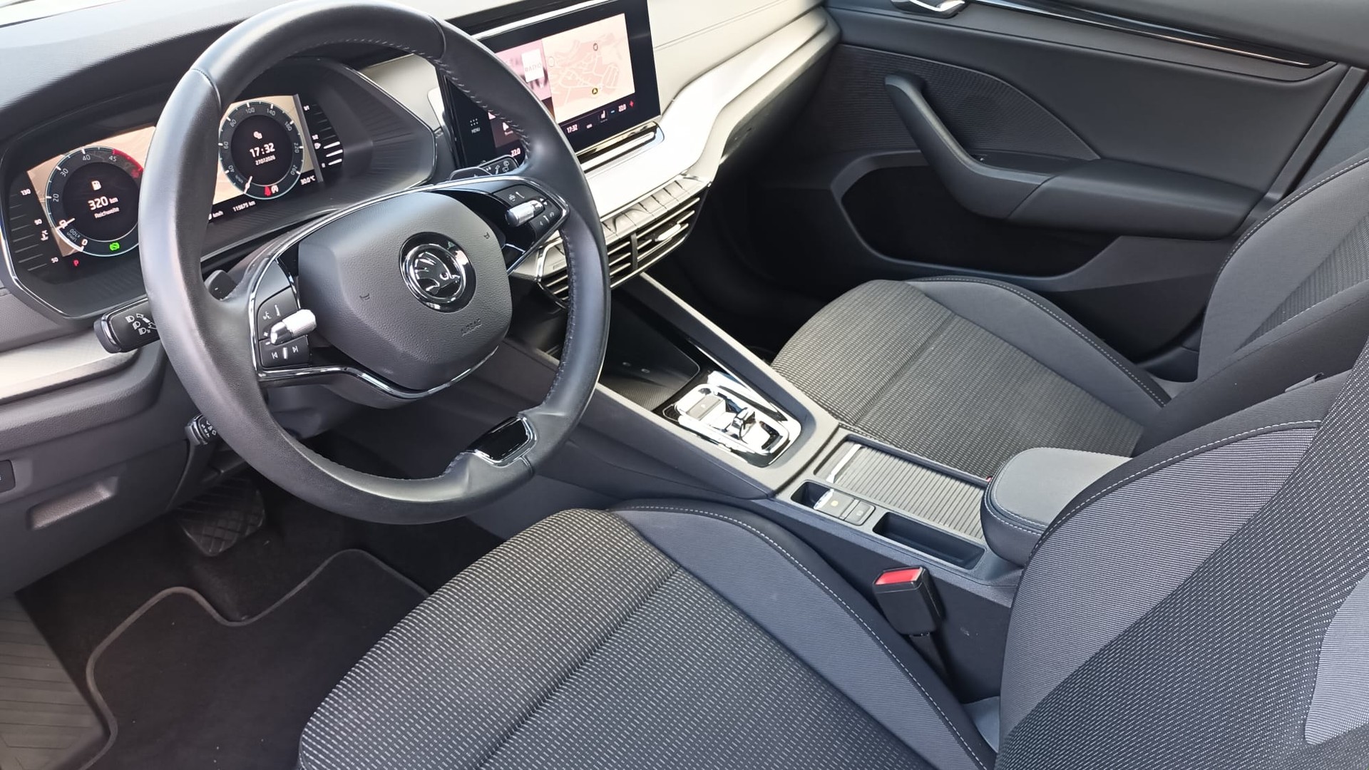SKODA Octavia Combi 2.0 TDI DSG Ambition 4x4-image-8