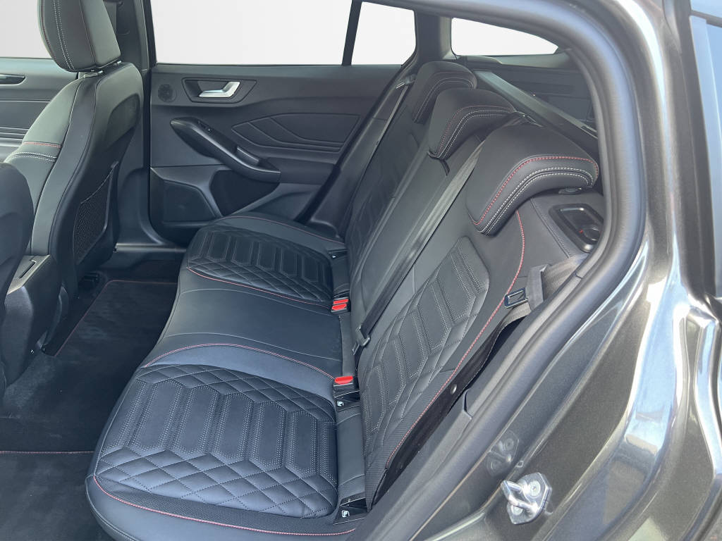 FORD Focus Station Wagon 1.0i EcoB Hybrid 155 ST-Line X-image-14