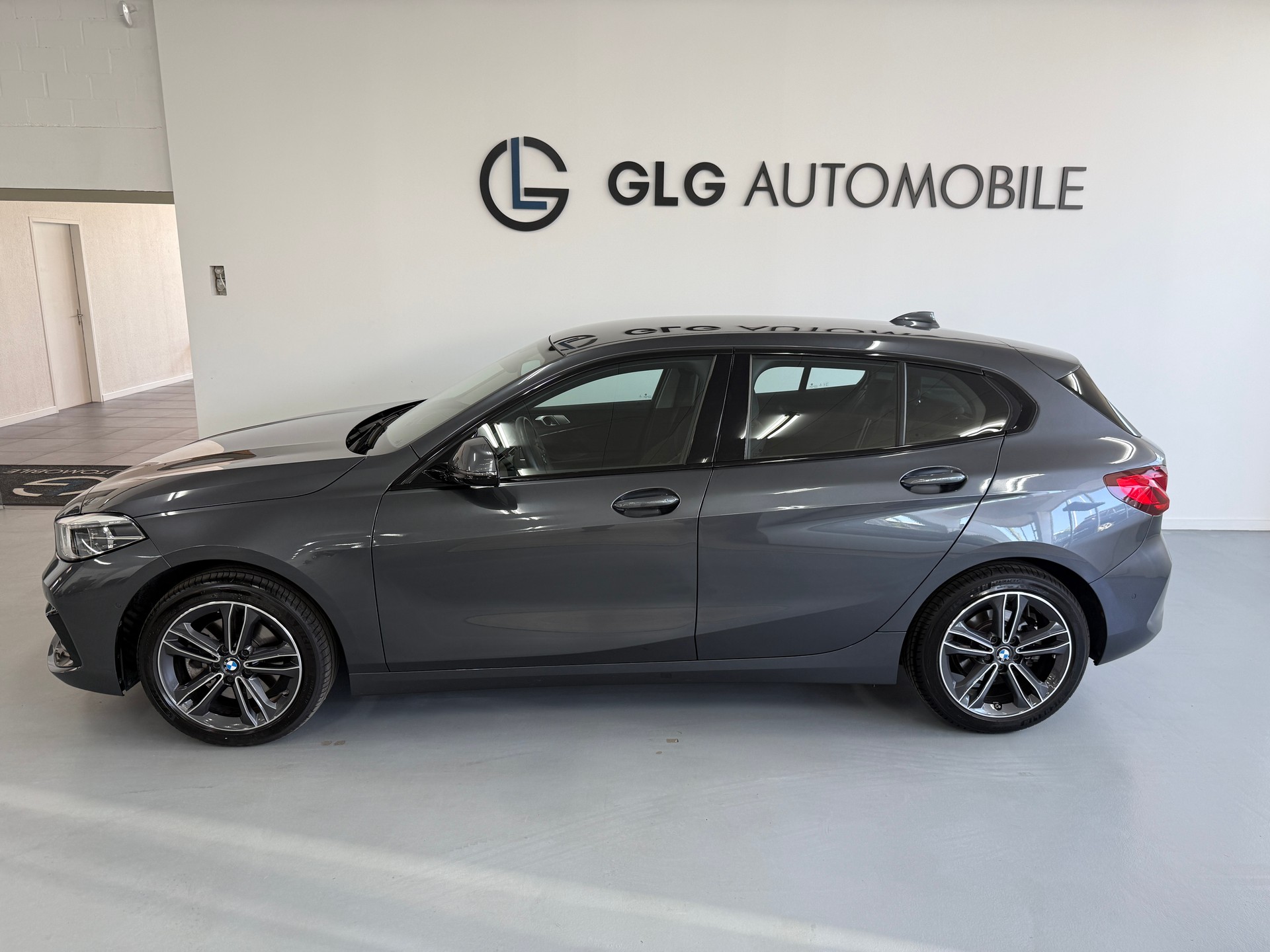 BMW 118i Steptronic Sport Line-image-1