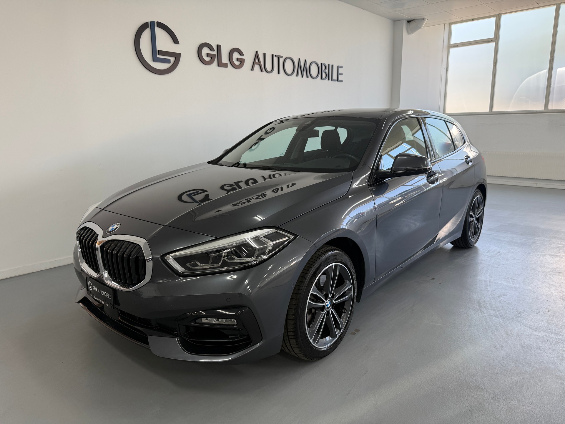 BMW 118i Steptronic Sport Line-image-0